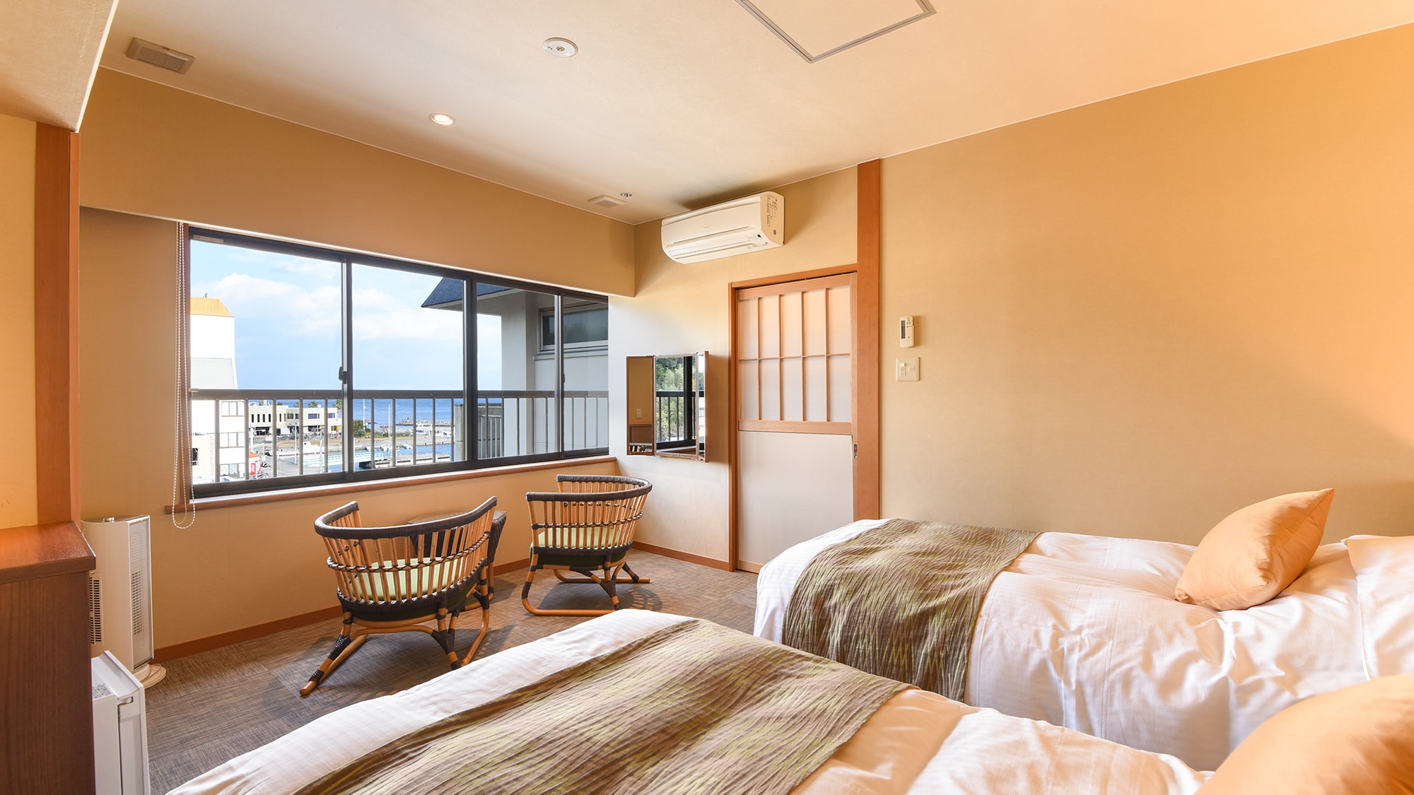 * [Example of guest room] Misaki-tei Twin (non-smoking) * View of the sea diagonally