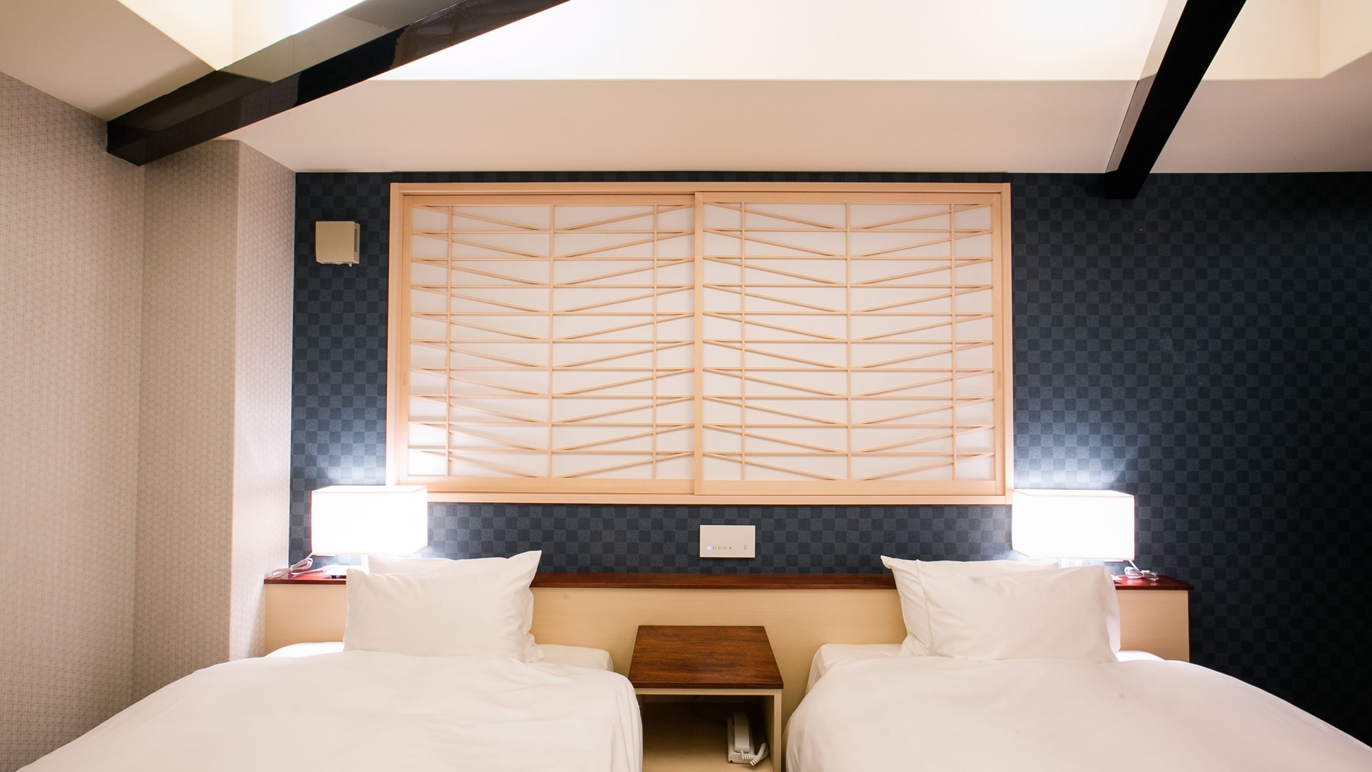 *[Standard Twin] A room designed with designer attention to detail, with decorative pillars to create a more refined space