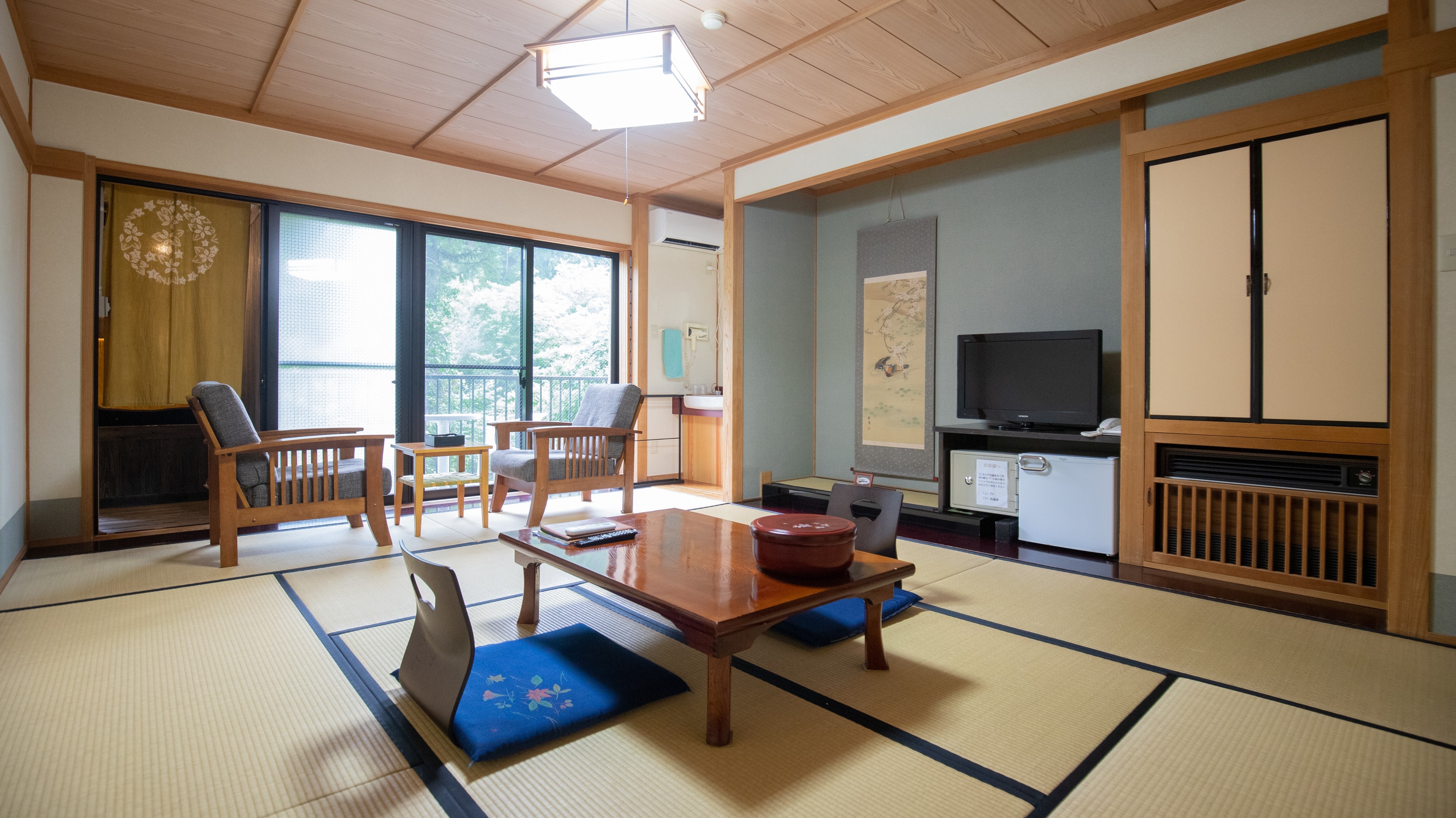 Guest room: Guest room with semi-open-air bath/There is a semi-open-air bath and a washbasin at the back of the room.