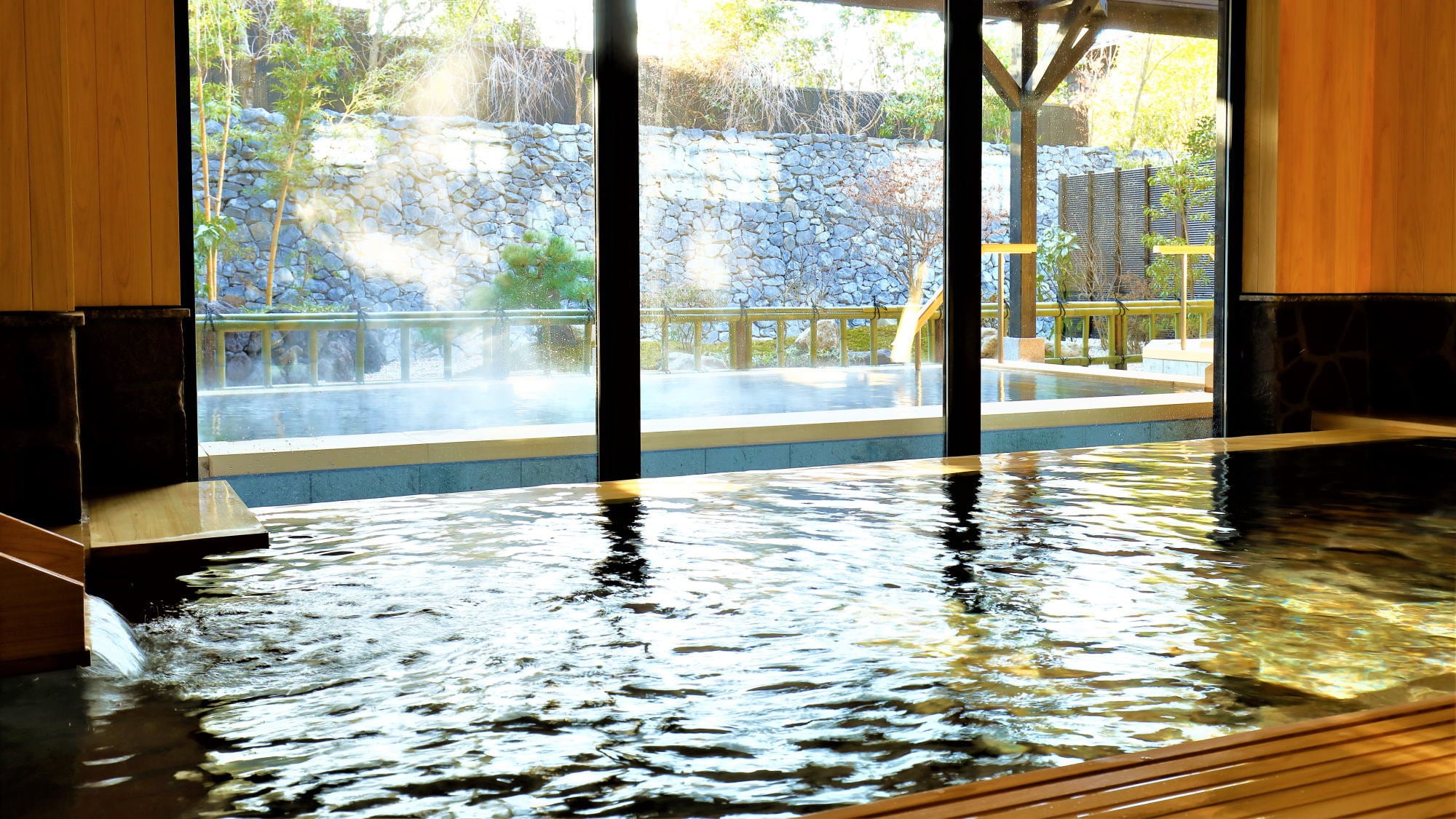 [Cypress bath with a garden view]