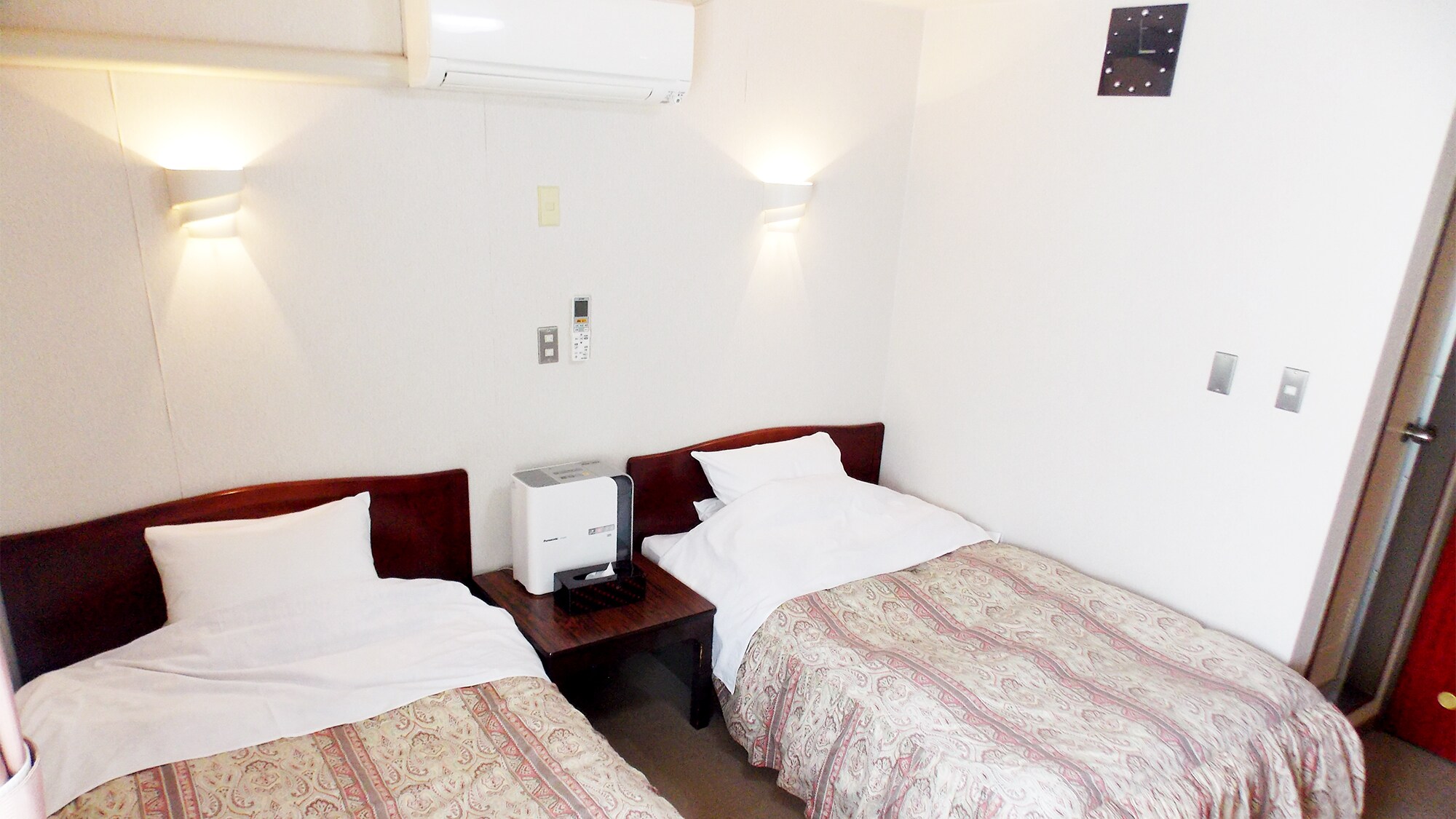 * [Twin room] (Example) Each room can be comfortably air-conditioned.