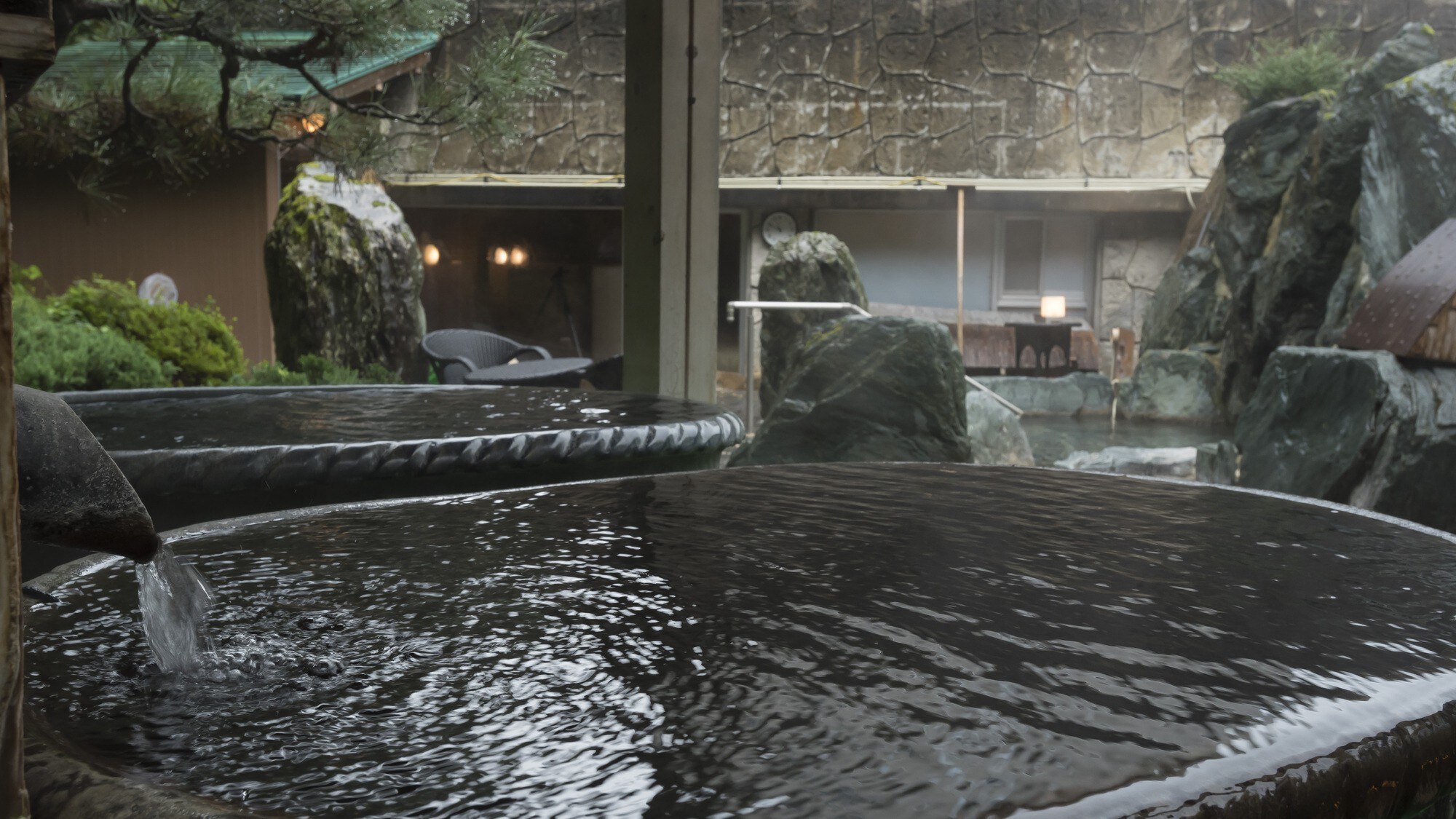 Ceramic bath