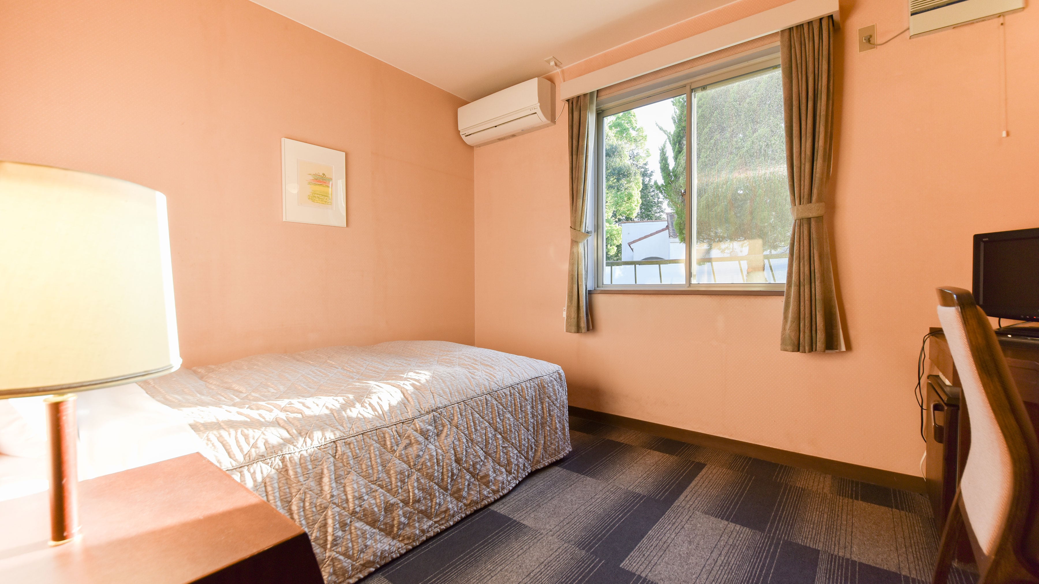 *Kamar (single)/Anda dapat bersantai setelah seharian bermain golf tanpa diganggu oleh siapa pun.