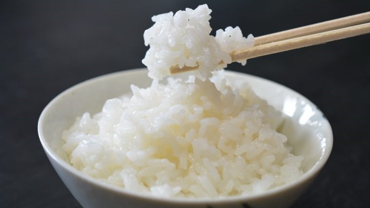 Được làm từ gạo địa phương mềm, dai!