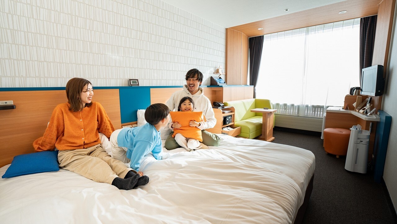 Jika Anda bepergian dengan anak kecil, Anda bisa tidur bersama mereka di Resort Twin.