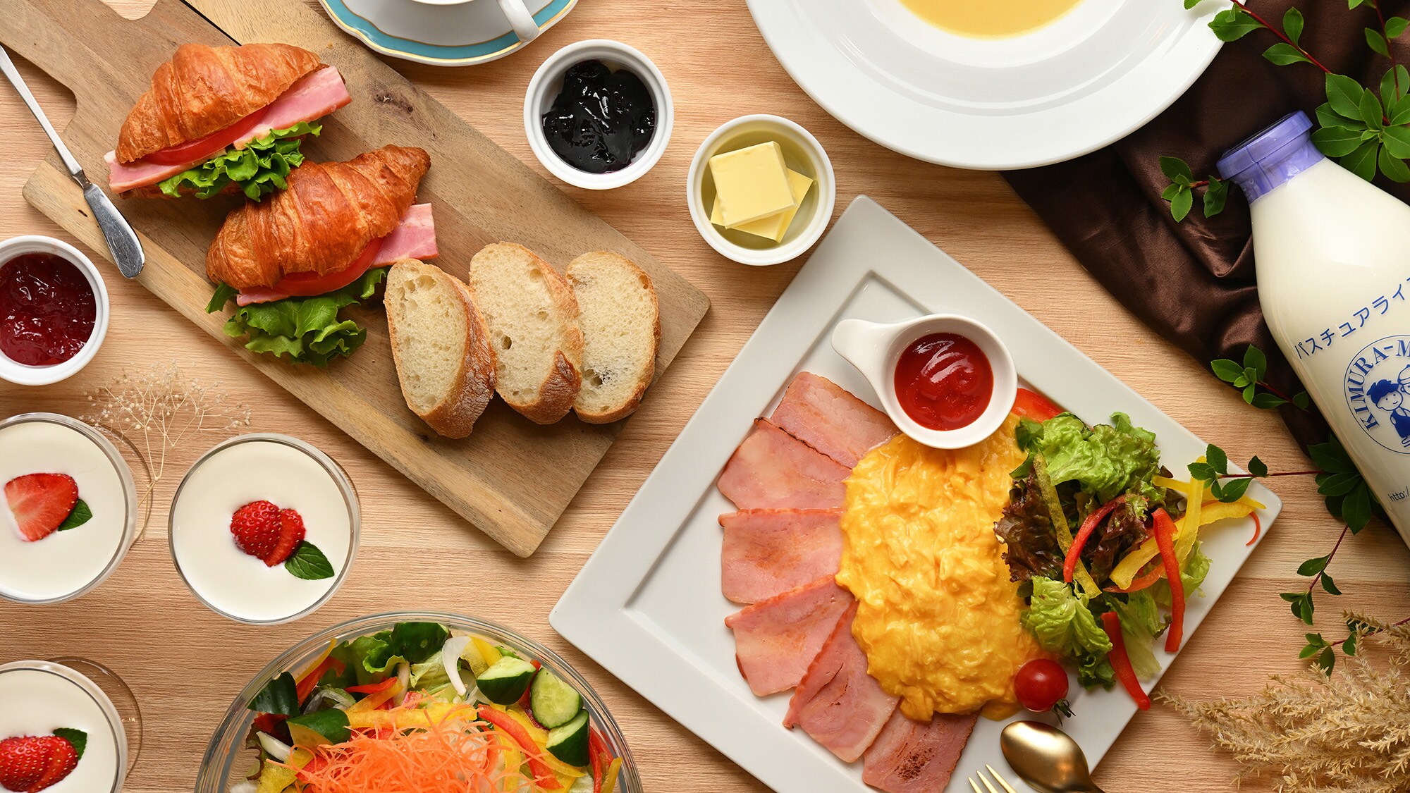 [Breakfast] Our freshly baked bread is a popular choice! We also offer a colorful selection of Western-style dishes.