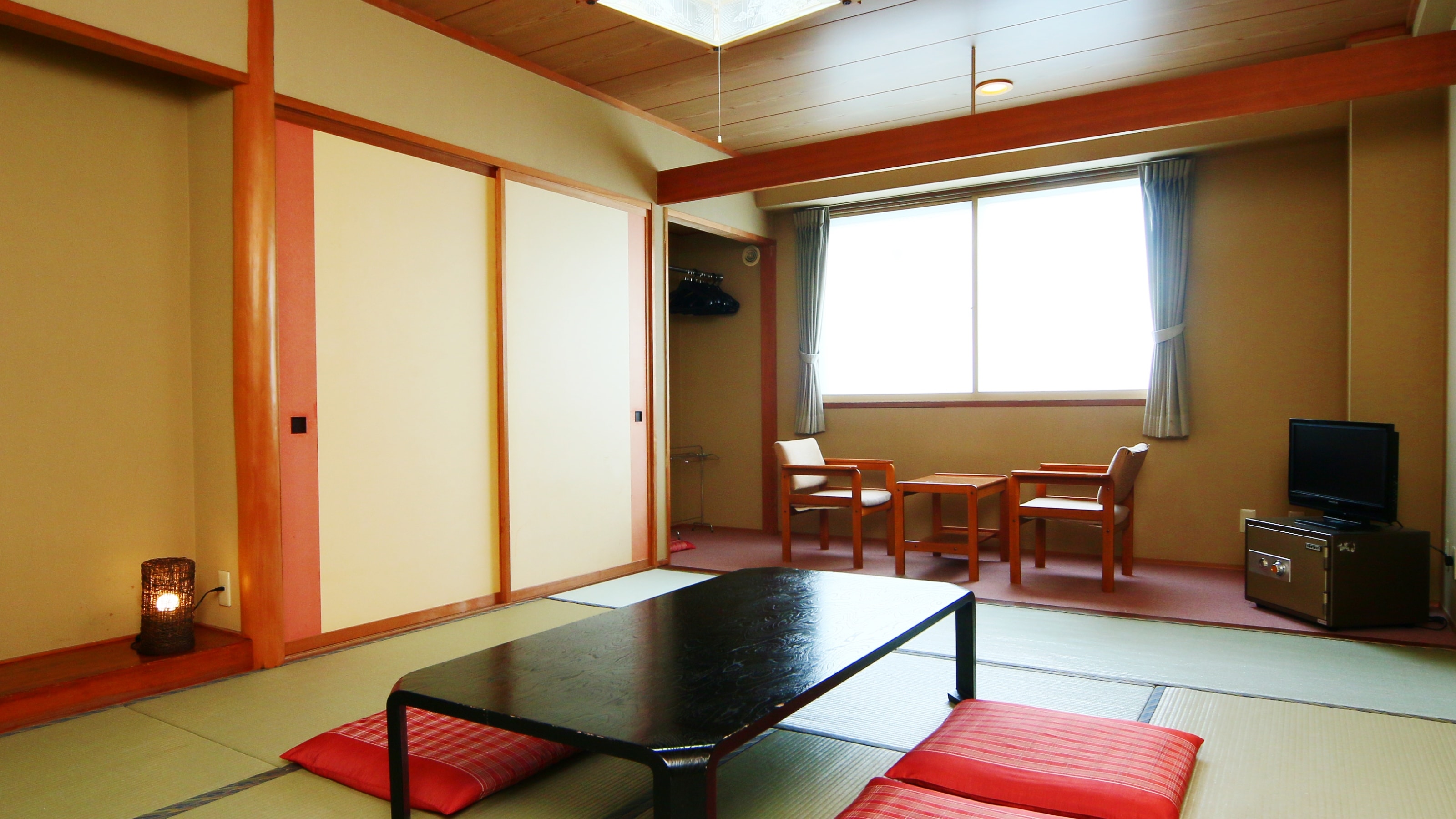 Japanese-style room (10 tatami mats) with B&B