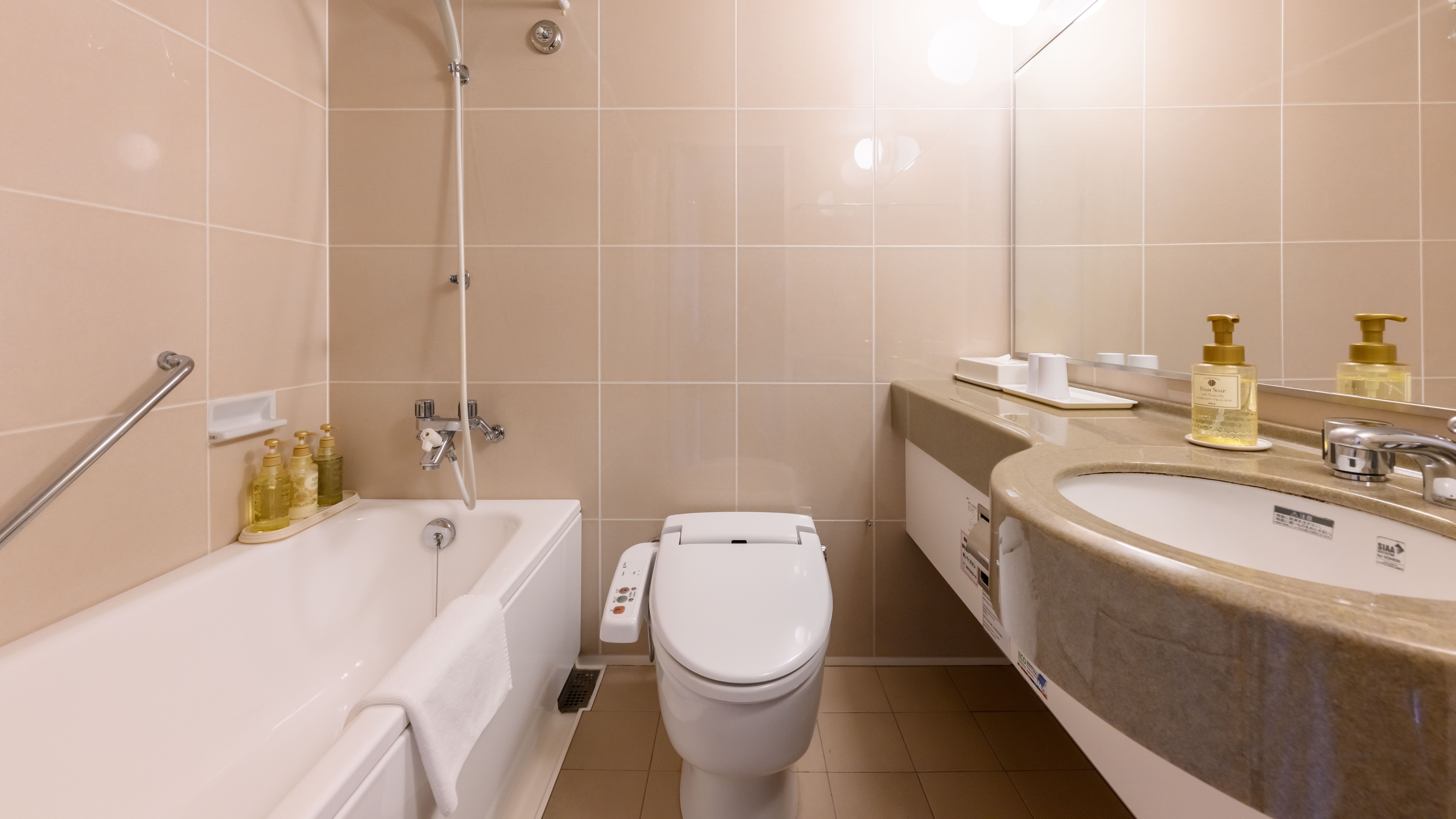 5th floor superior room unit bath
