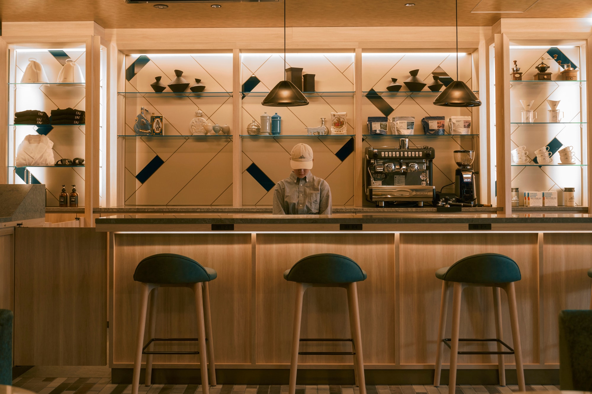 ชั้น 1　ร้านกาแฟจูน