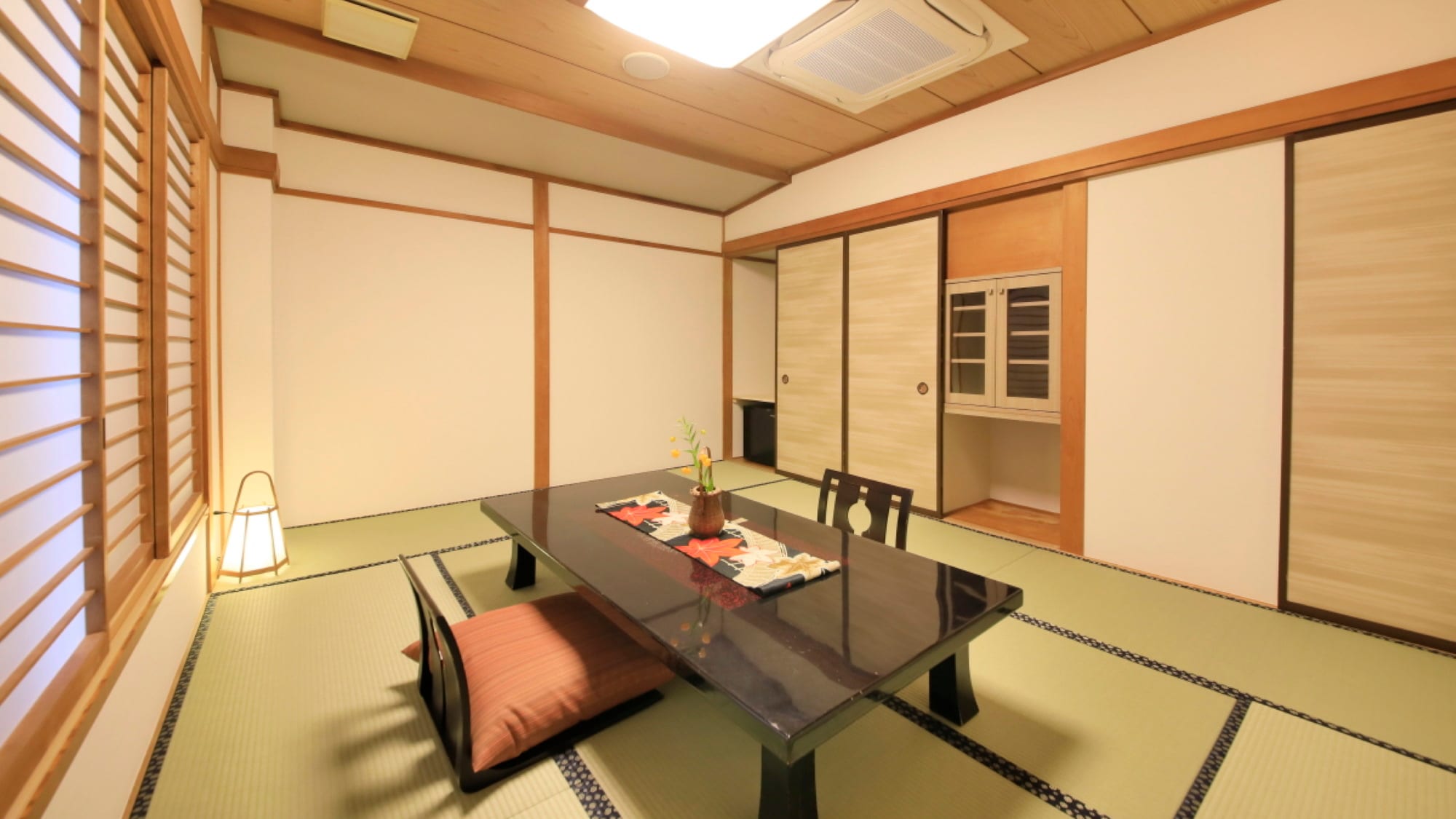 [Japanese-style room] A quiet and relaxing time for 2 people