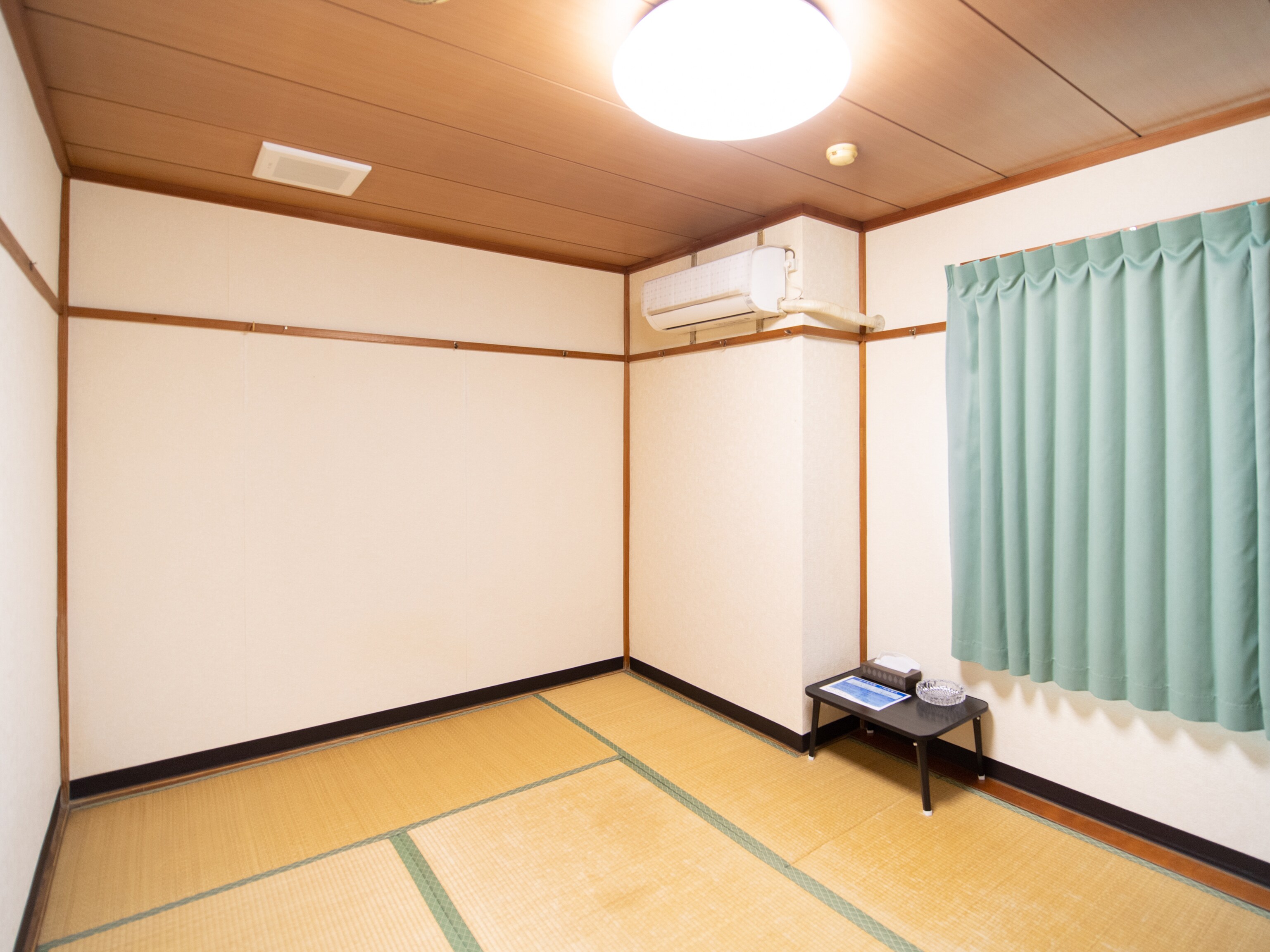 [Male only] [Smoking] Japanese-style room for 1-2 people (shared bathroom and toilet)