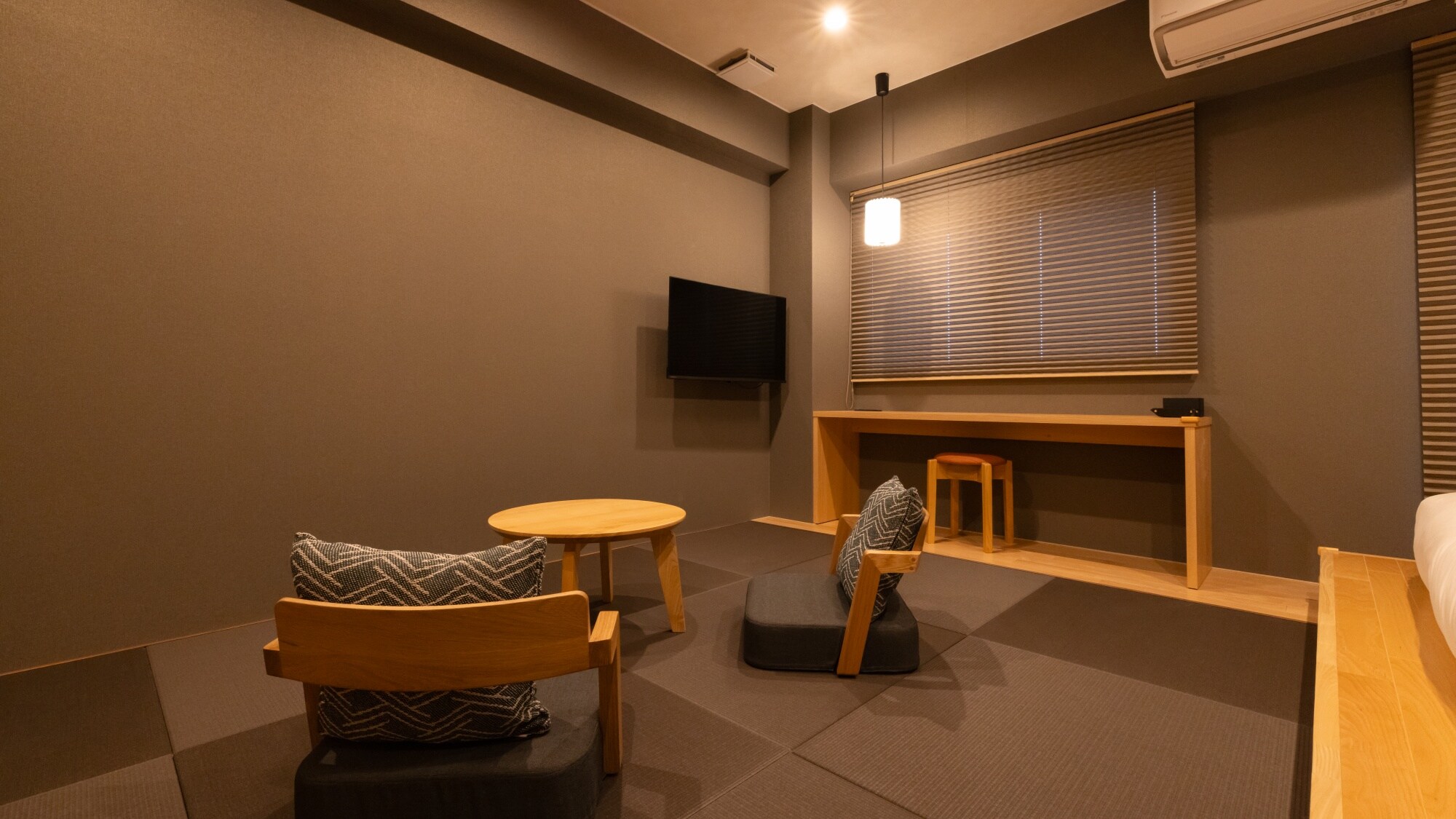 [Modern Twin] We welcome you in a warm space made with local wood.
