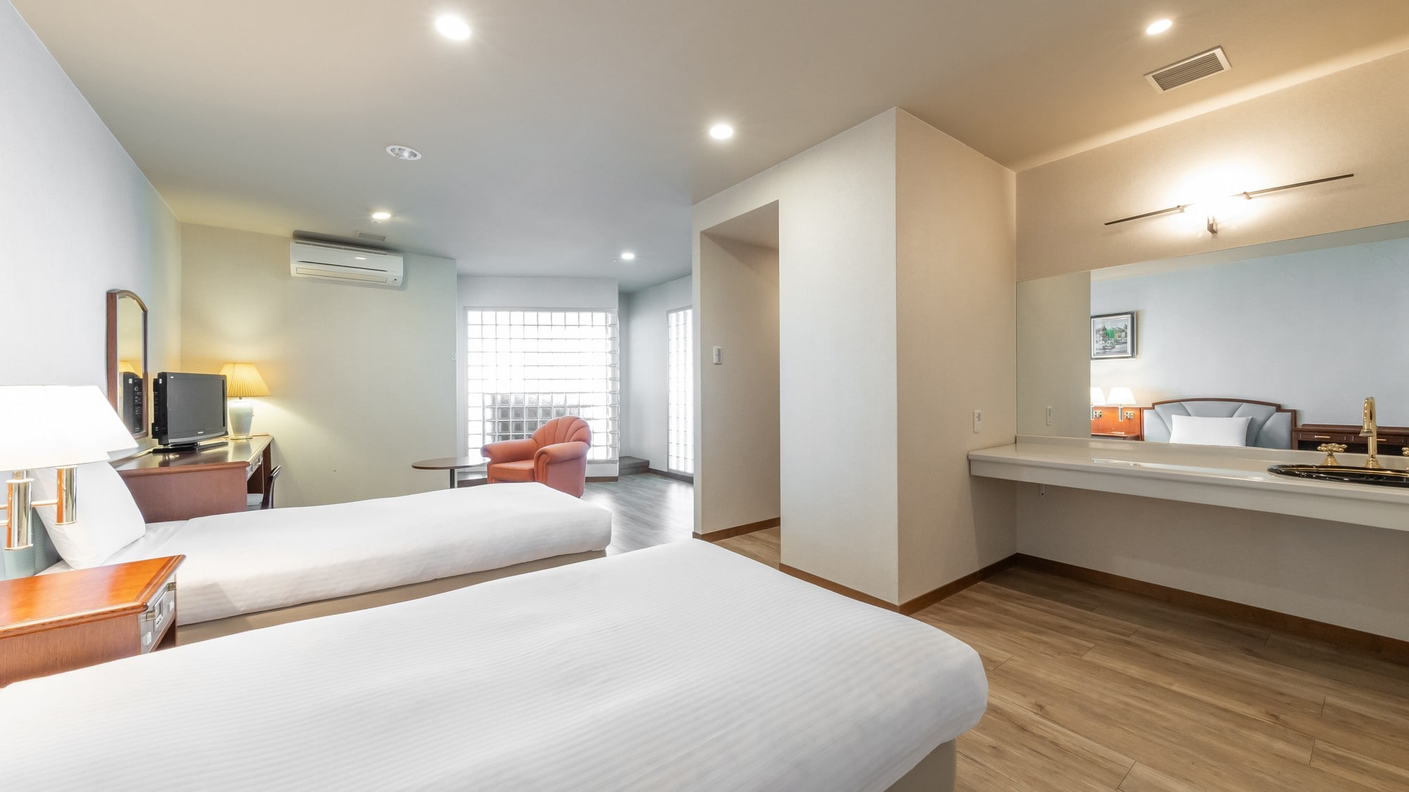 ◇ [Top floor ocean view] Deluxe Japanese-Western room