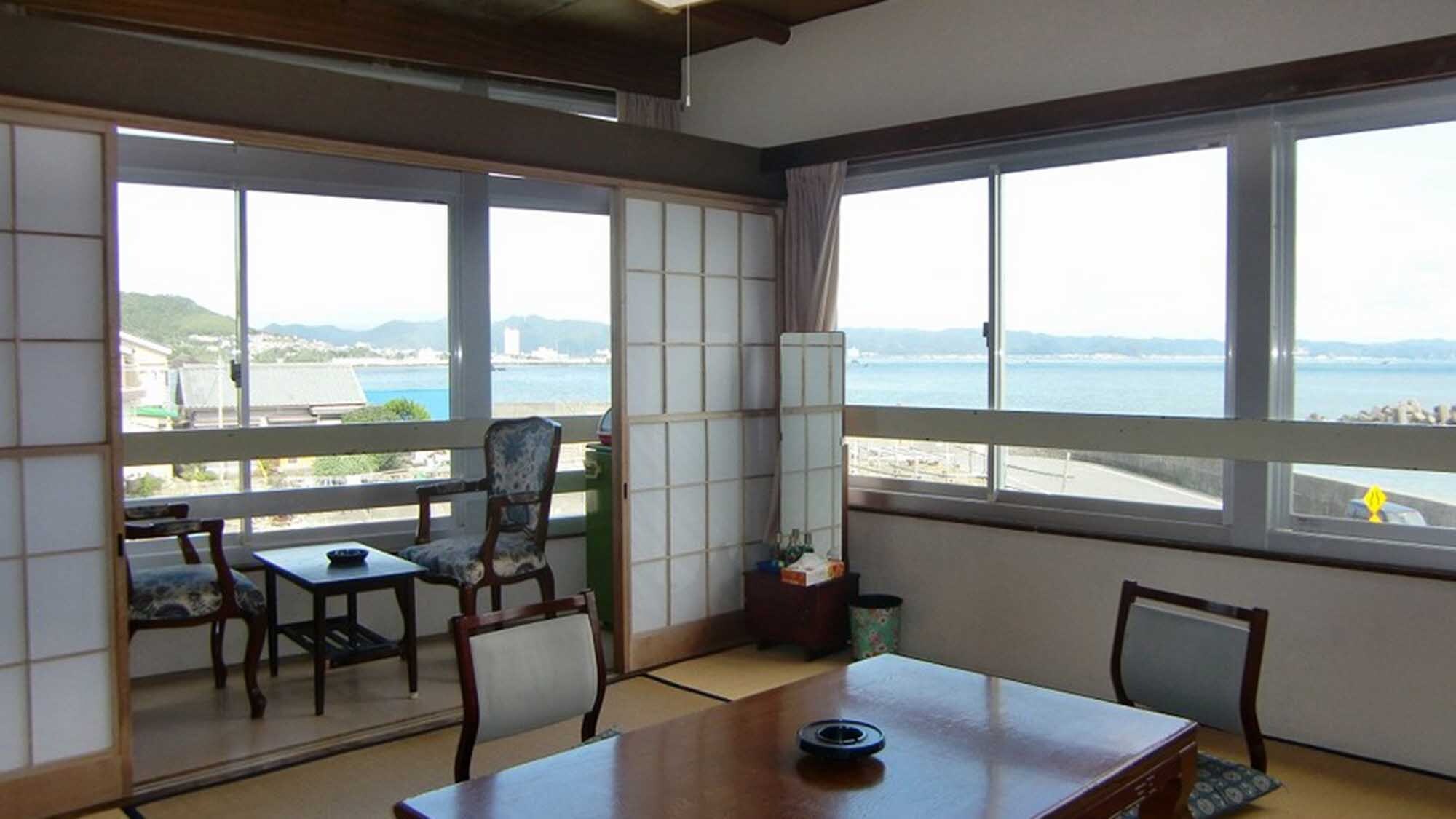 ・＜Indoor＞＜Japanese-style room＞Relax in a room with a panoramic view of the ocean ◎