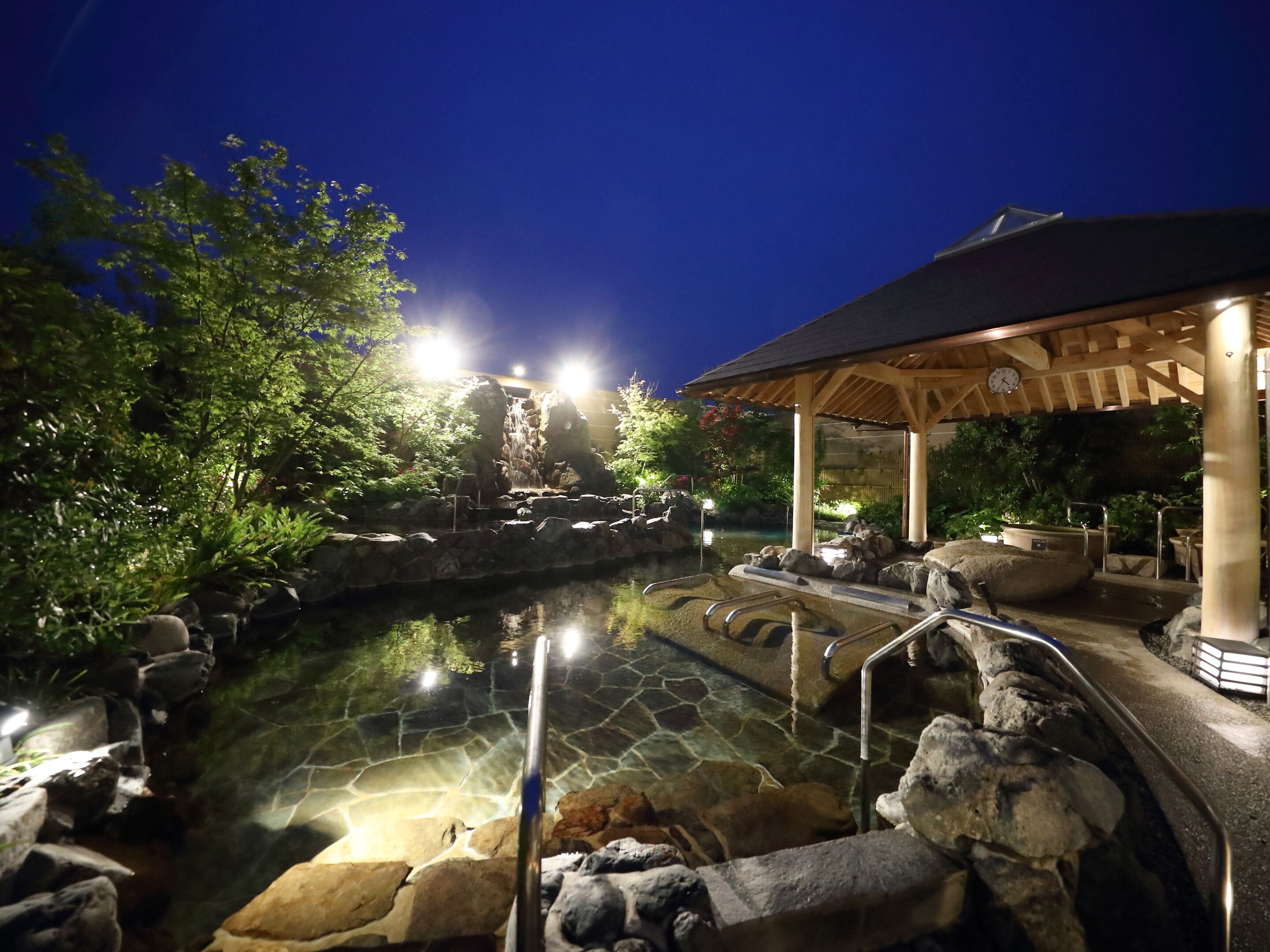 "Kobe Minato Onsen Ren" boasts natural hot springs