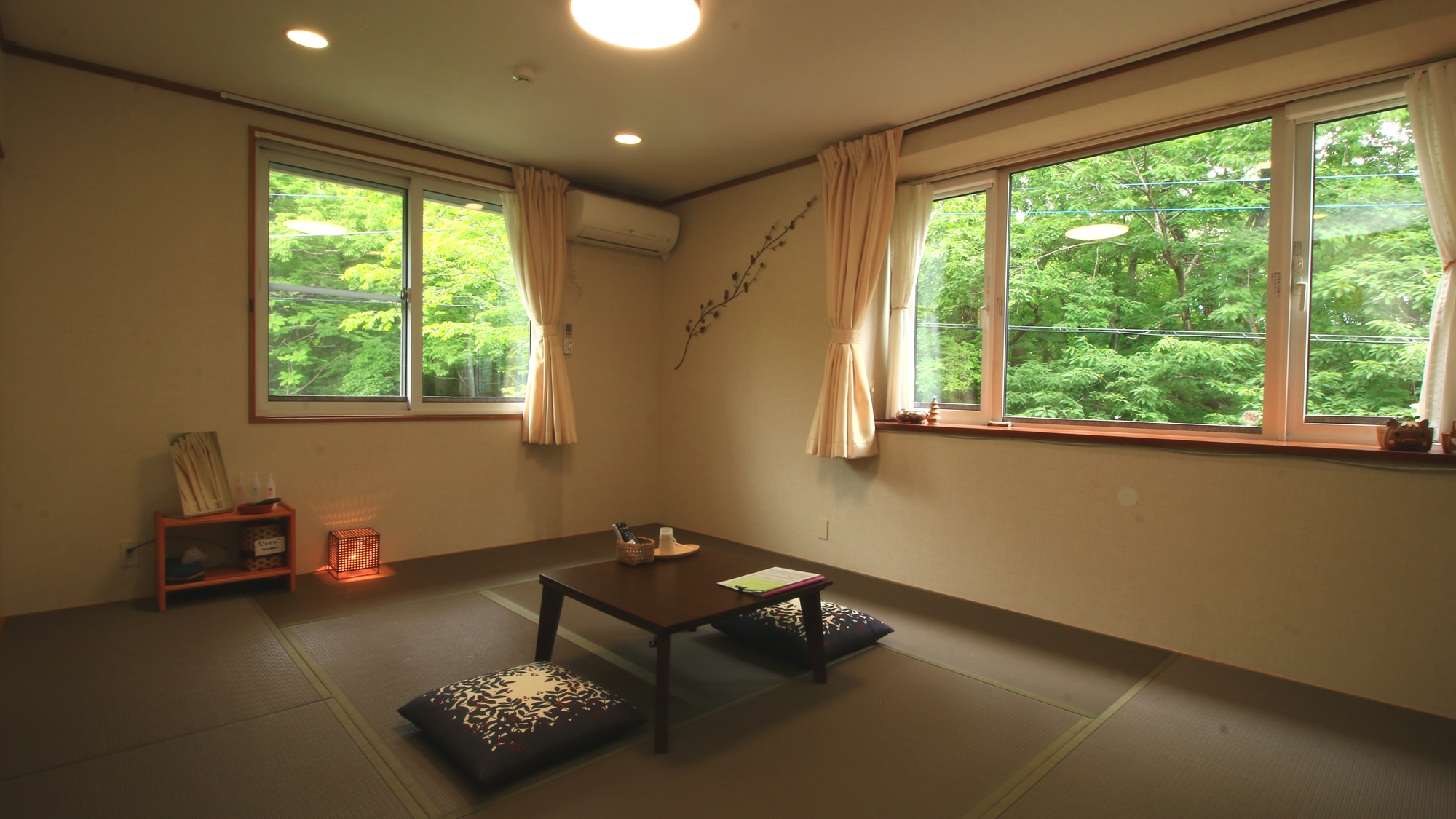 [205] 10 tatami Japanese-style room ★ Green version. Perfect for couples and maternity trips.
