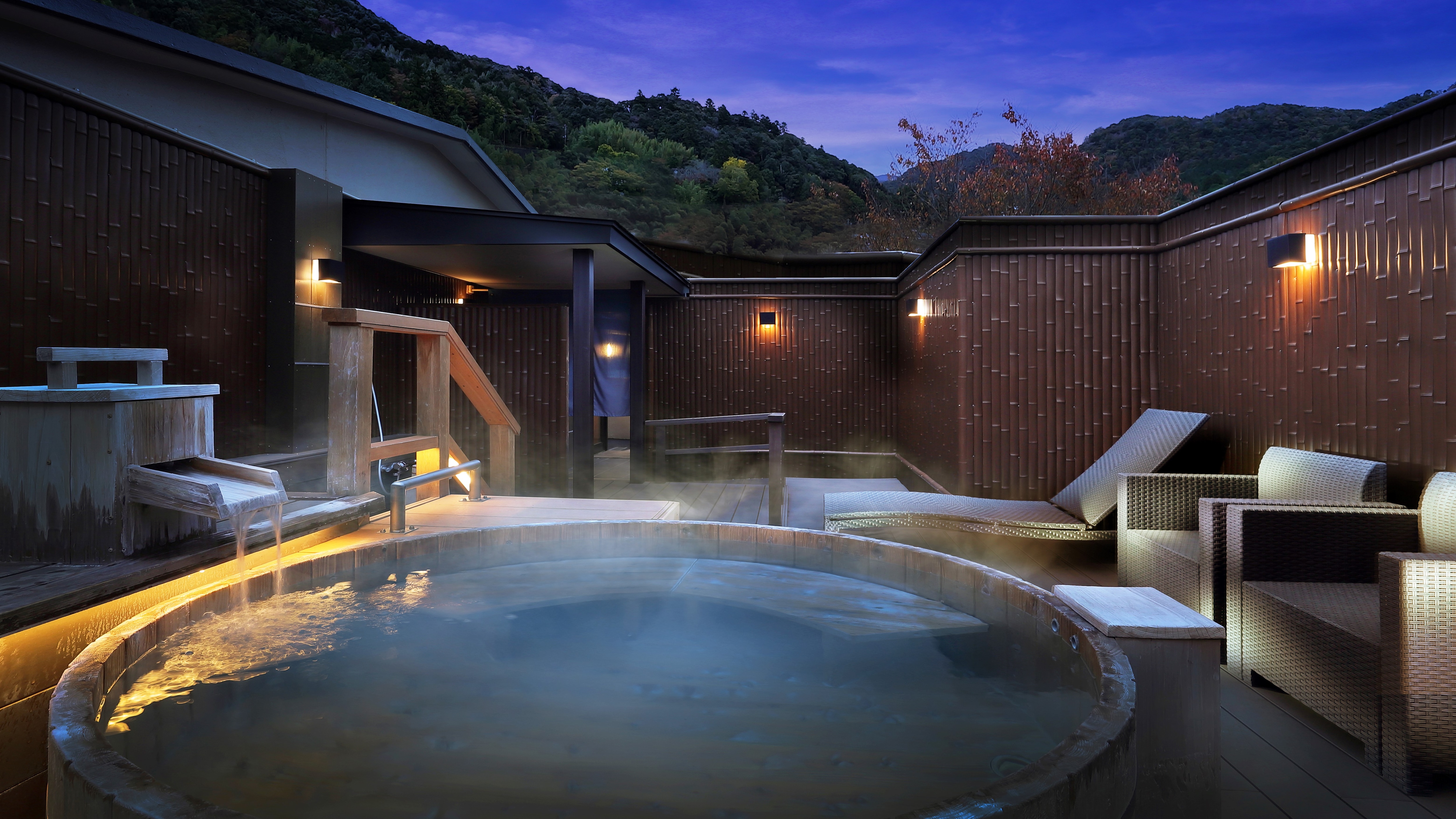 Private bath "Sougetsu" (twilight).jpg