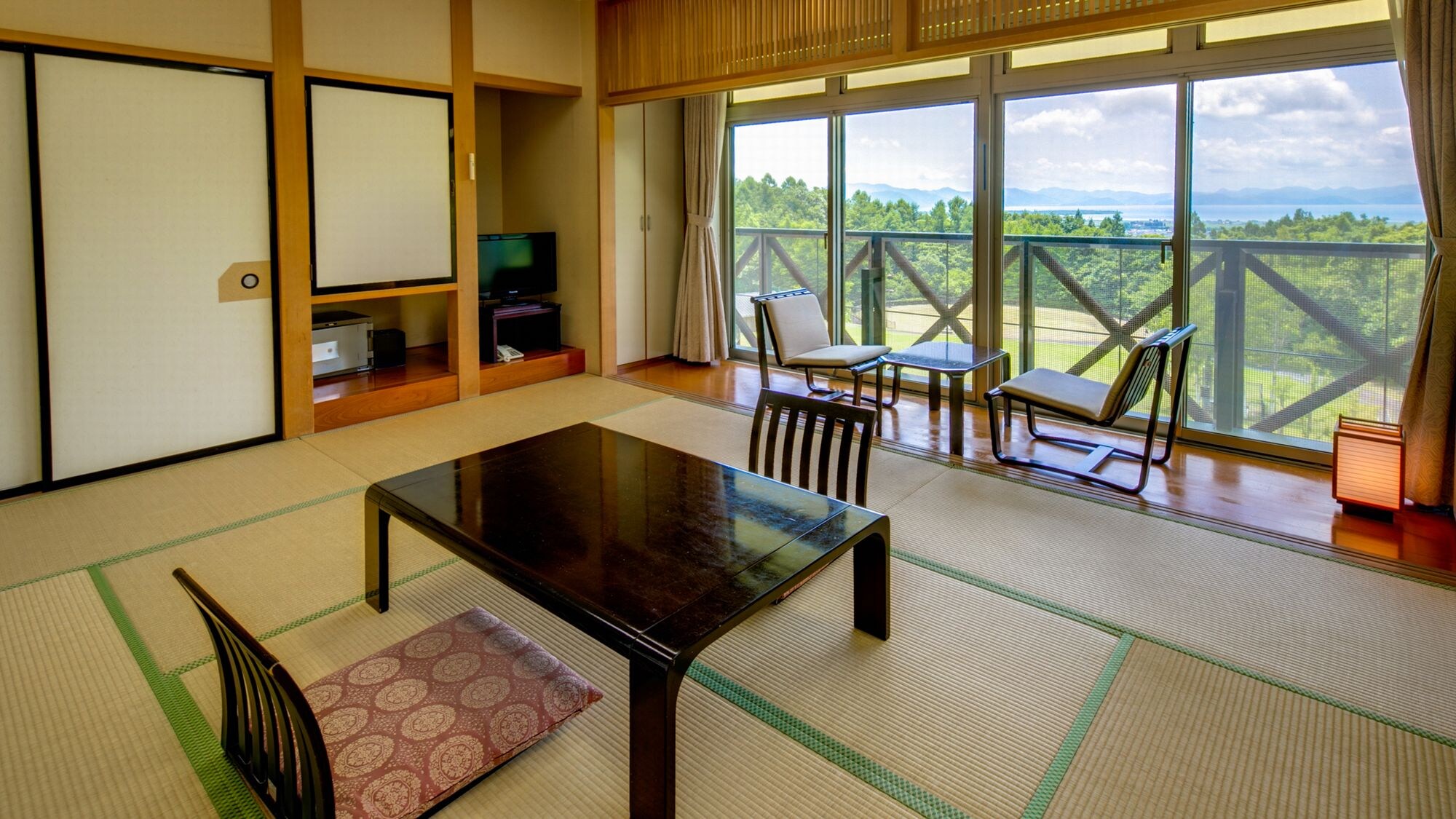 Japanese-style room (example)
