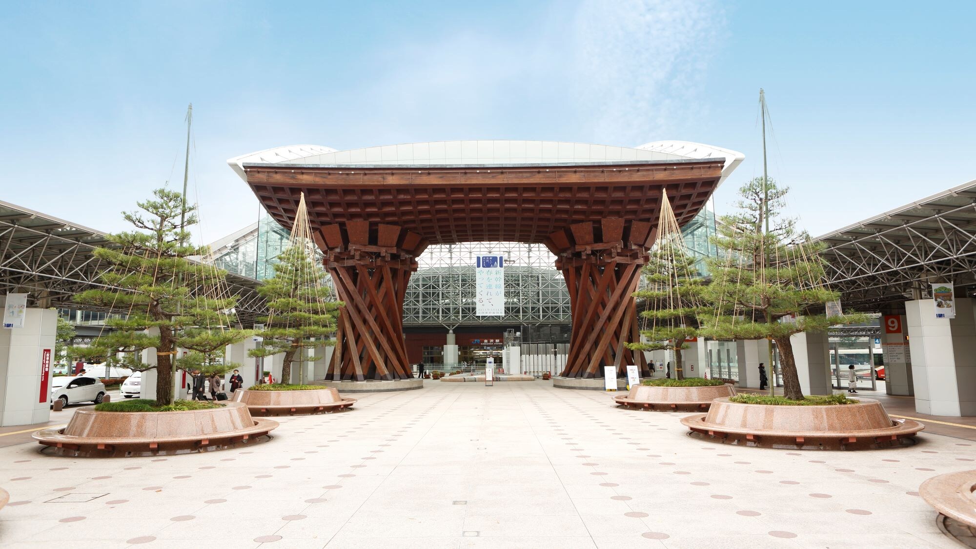 "Kanazawa Station"