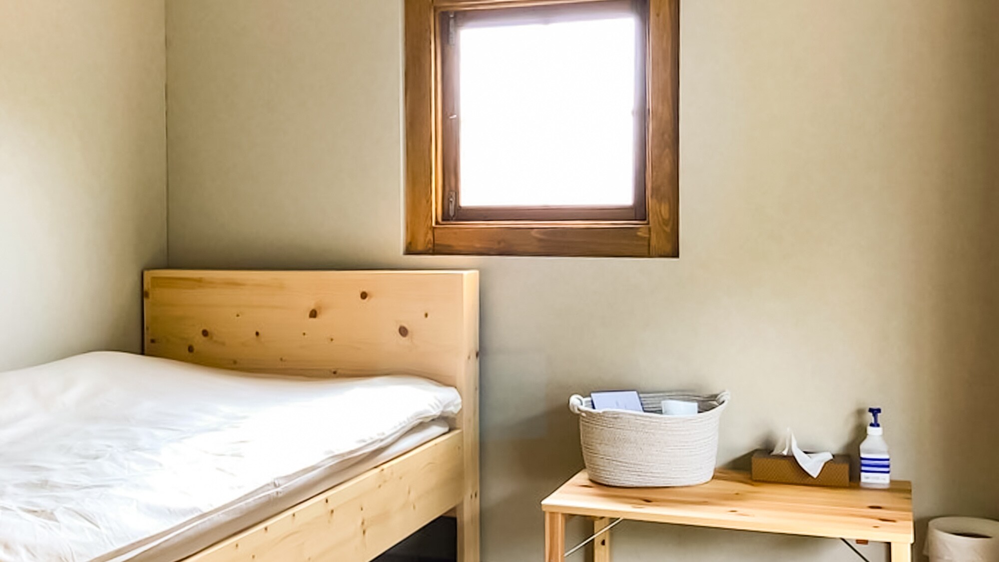 ・[Guest room example] The interior of the room is simply designed.