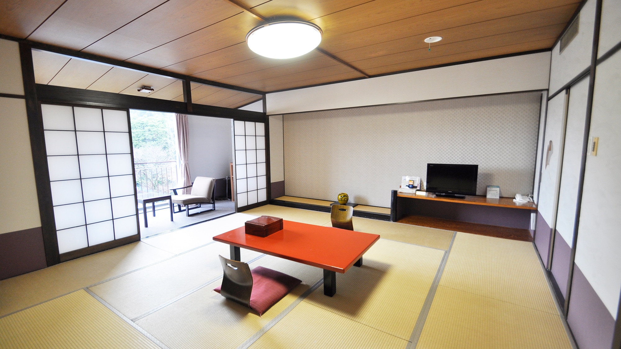 Spacious Japanese-style room "pure Japanese-style guest room" that can be accommodated by families with children Mori no Tate