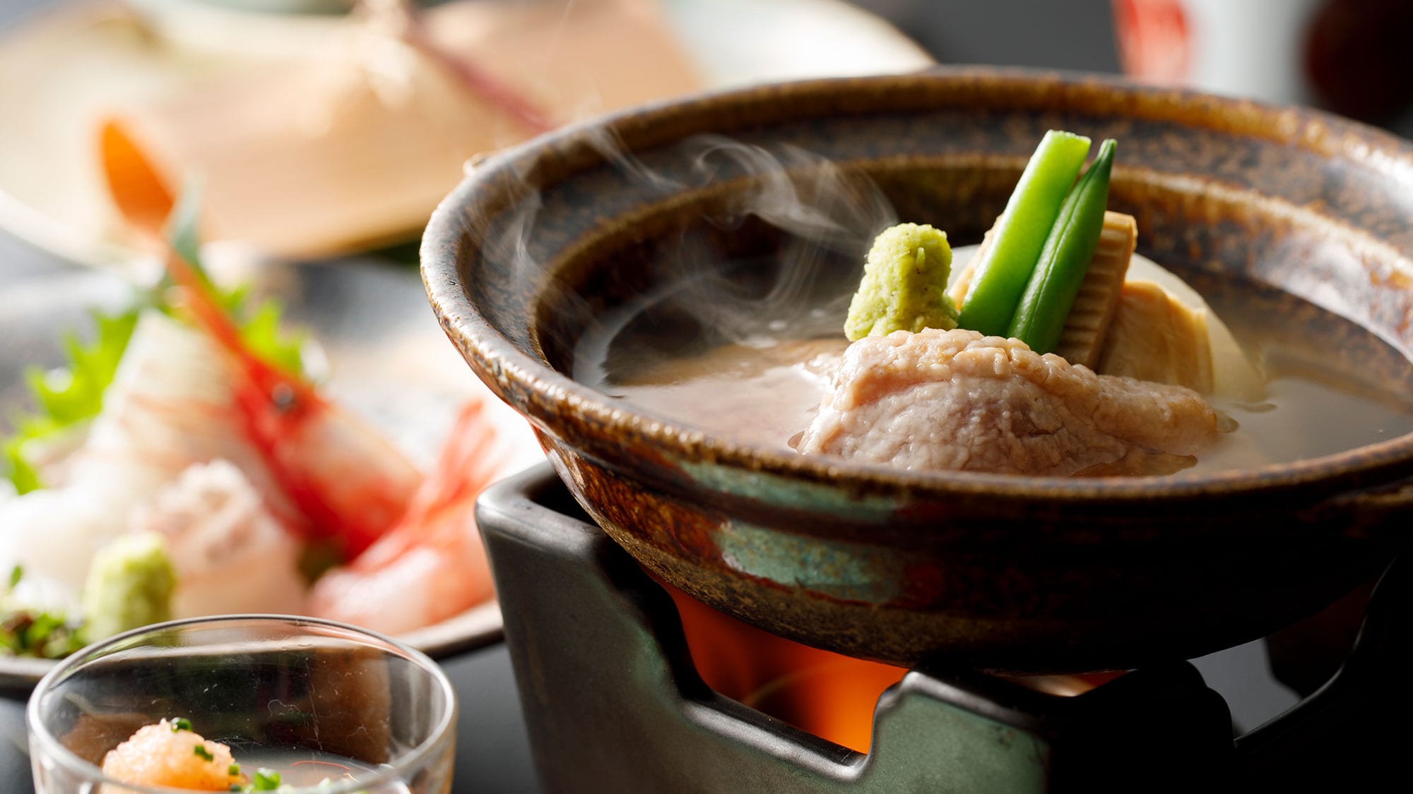 Jibu-ni, a representative of Kanazawa's traditional cuisine, in a small pot / Ishiya Kaiseki