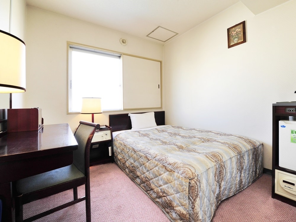 [Single room] 10.5㎡ ~ 13.5㎡ ・ Bed width 90cm ~ 120cm (depending on the room)