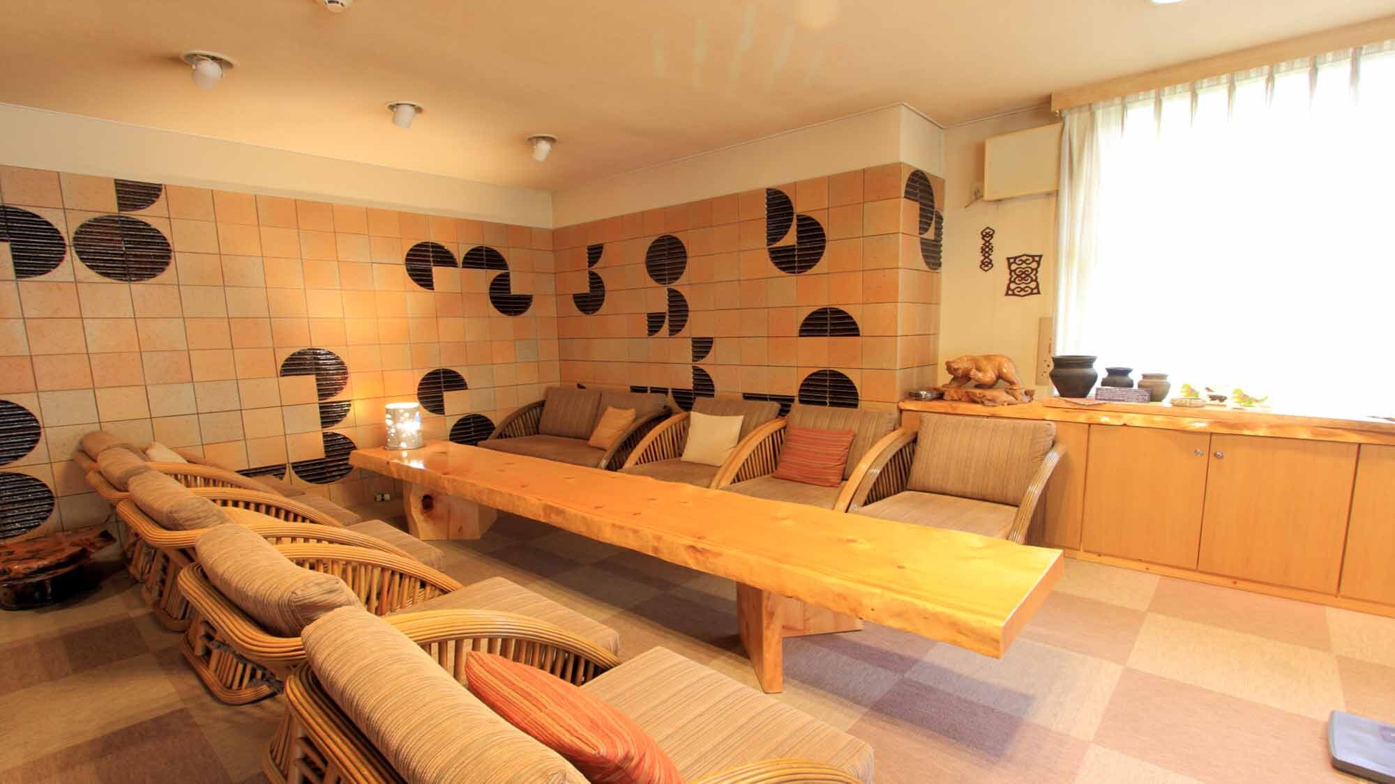 *Enjoy chatting with fellow travelers in the spacious lobby.
