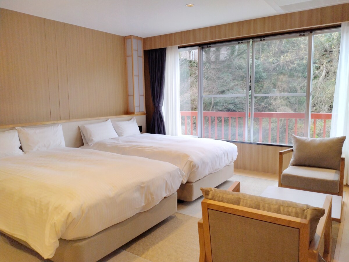 2 Japanese bedroom views