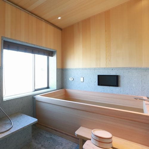 ■ Top floor guest room-cypress bath- ■