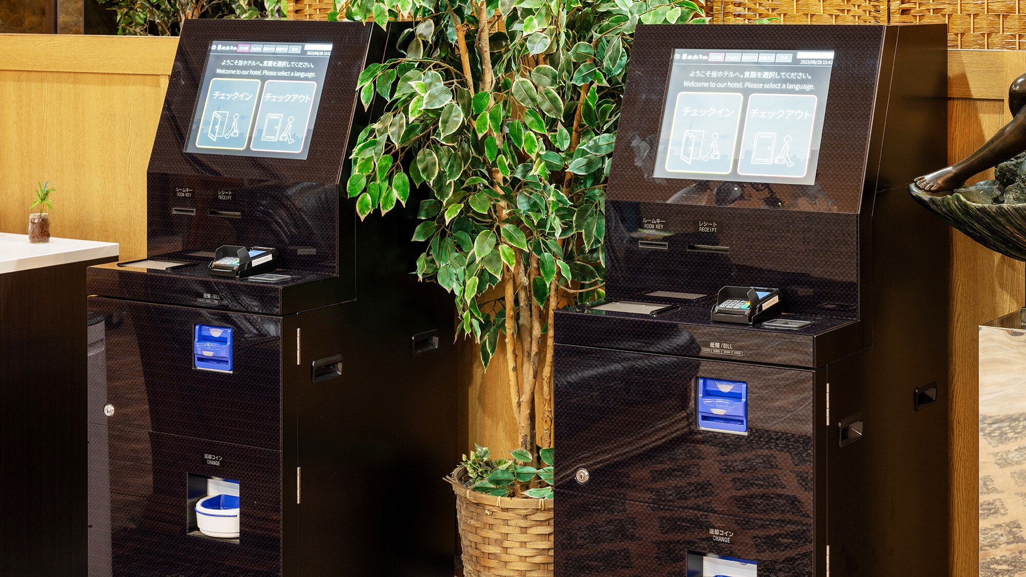 【셀프 체크인】손님 스스로 수속을 실시할 수 있는, 비접촉형의 체크인.