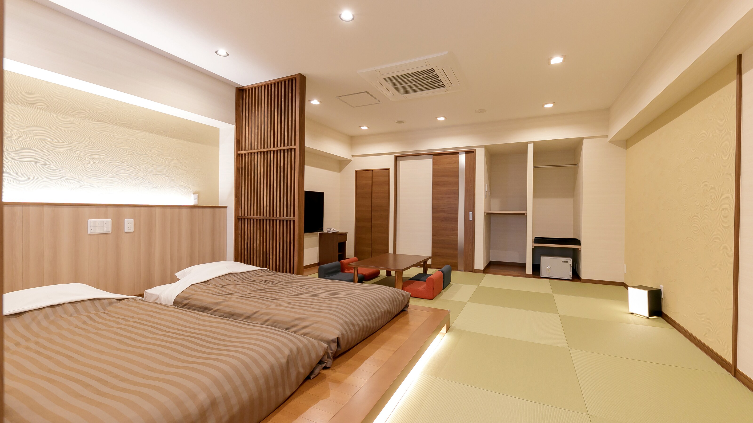 [Renovated Building Hana no Yakata] Japanese-Western room with semi-open-air bath (non-smoking)