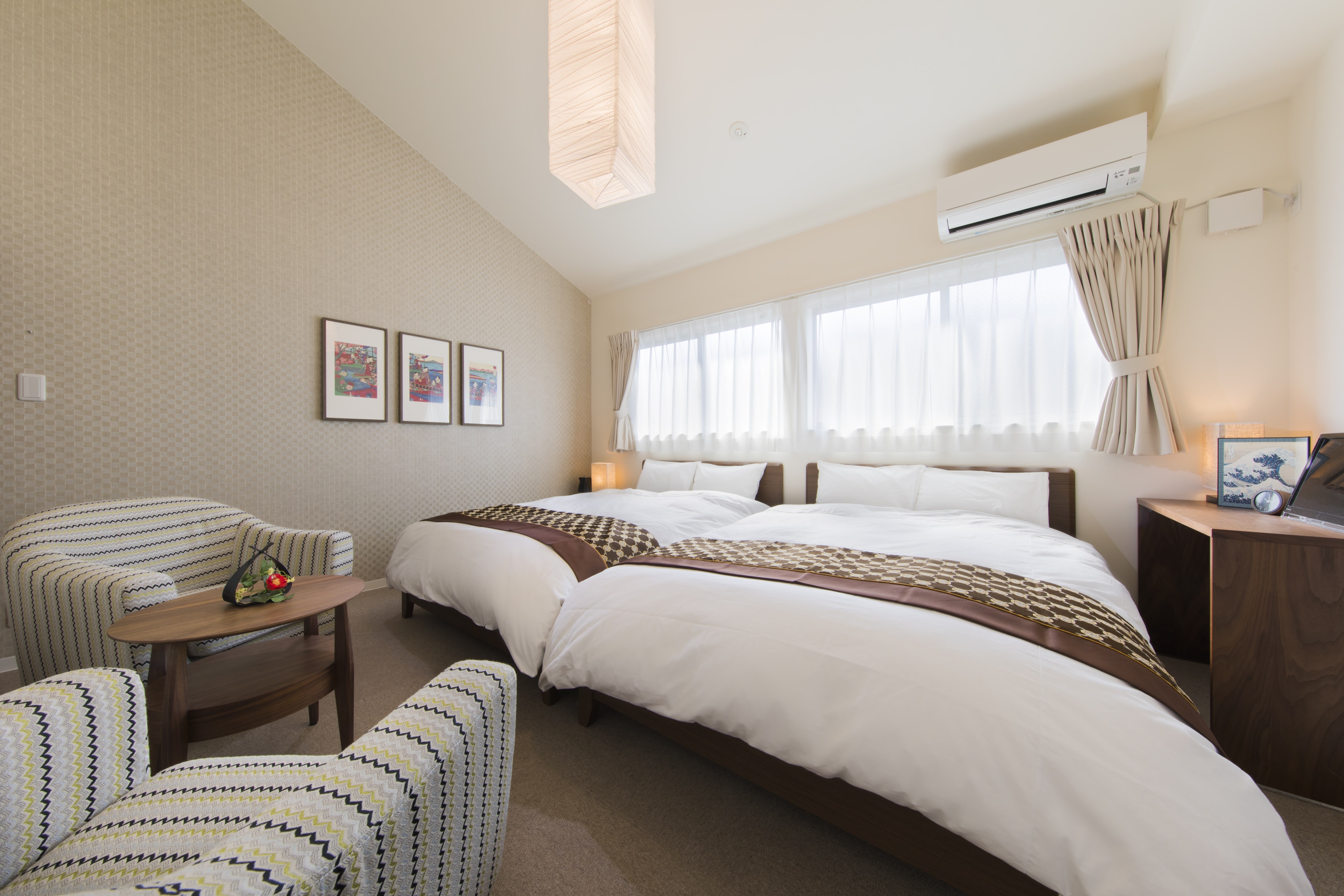 Tempat tidur ganda x 2, Kamar Suite 205