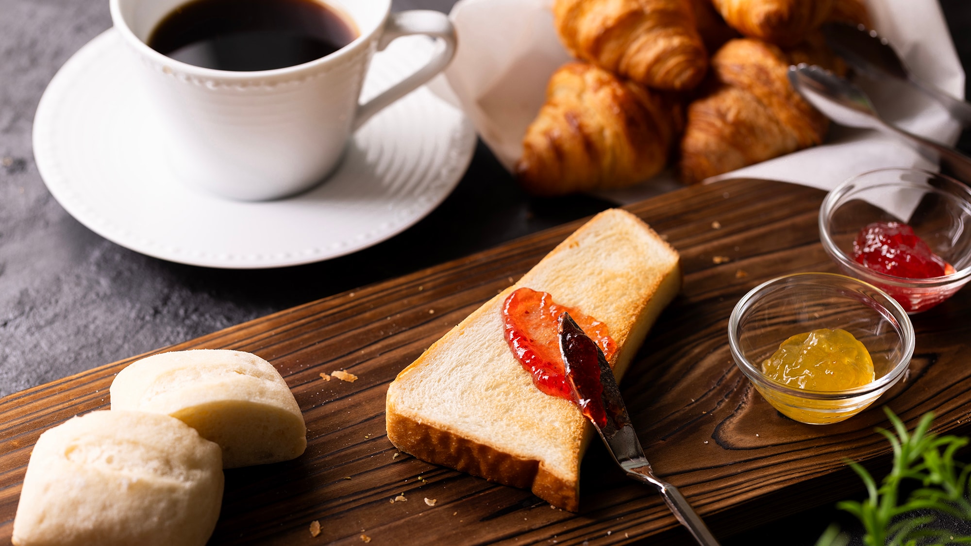 We also have Western food such as fragrant croissants♪
