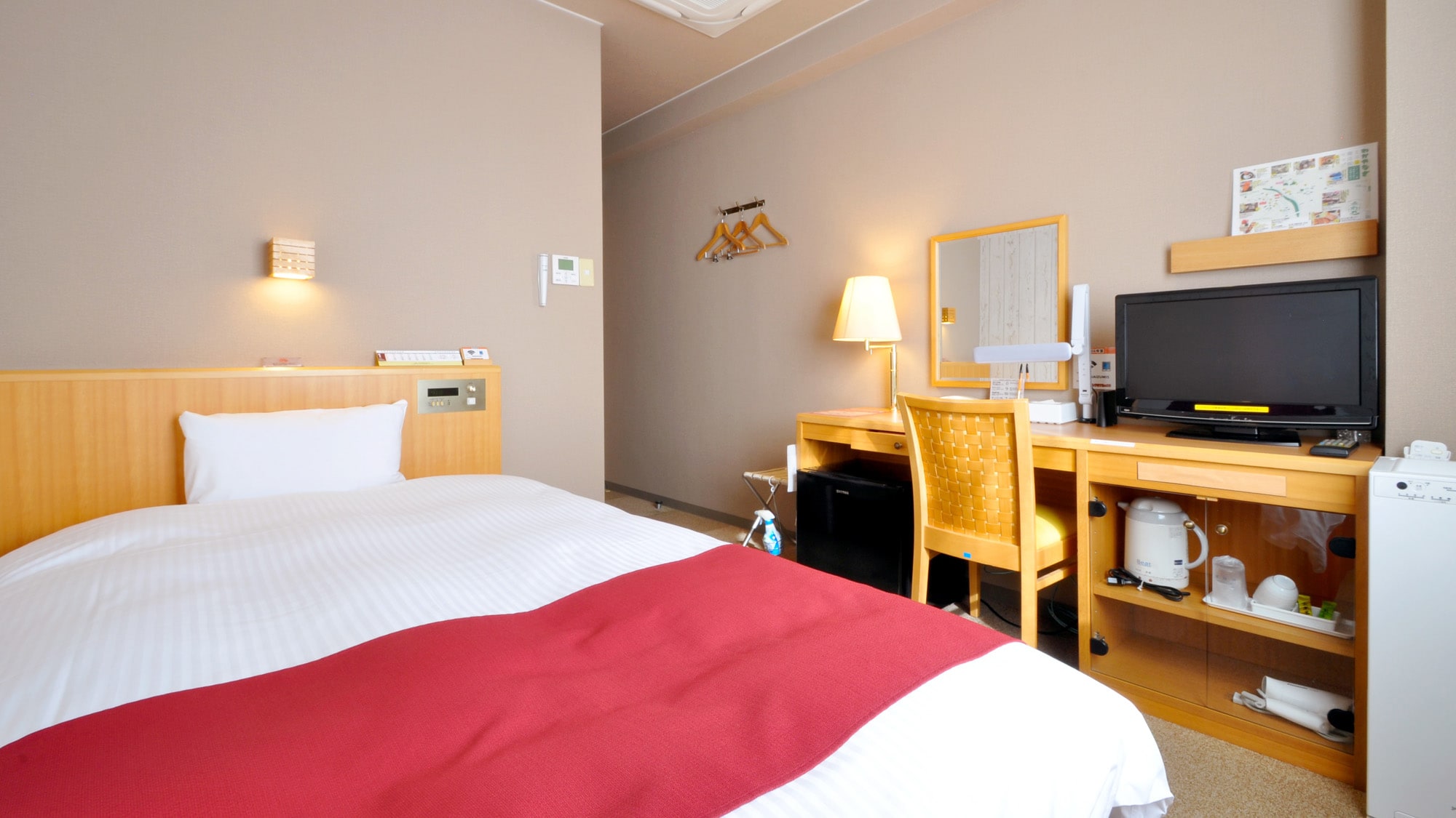 [Western-style single room] This room comes with a semi-double bed, so it is spacious and comfortable.