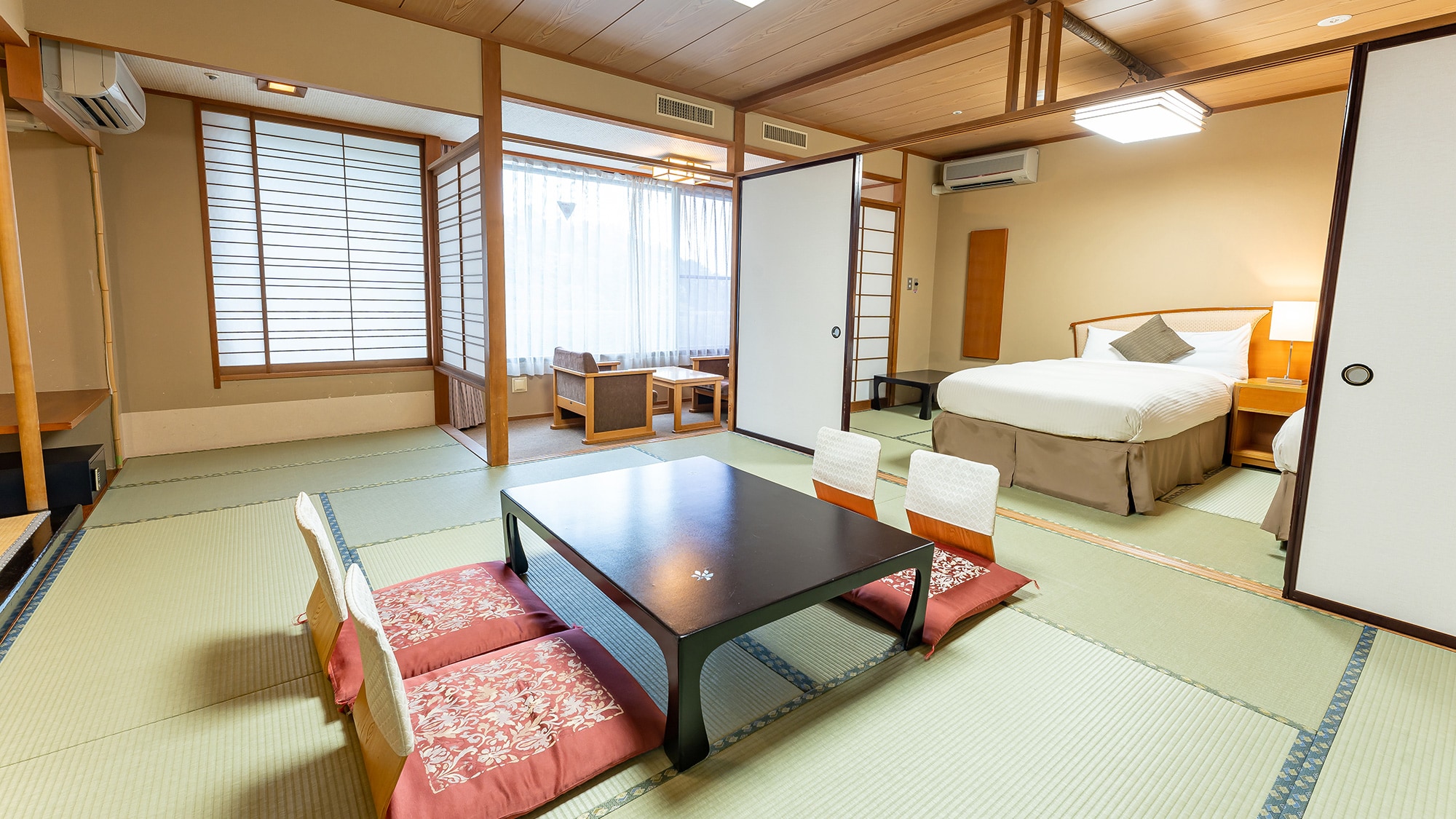 Standard Japanese-Western style room (10 tatami + TW)