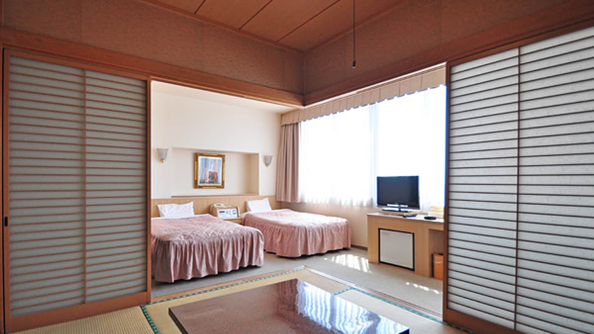 [Kamar Suite Jepang-Barat] Bersantailah dan nikmati aroma tikar tatami yang menenangkan.
