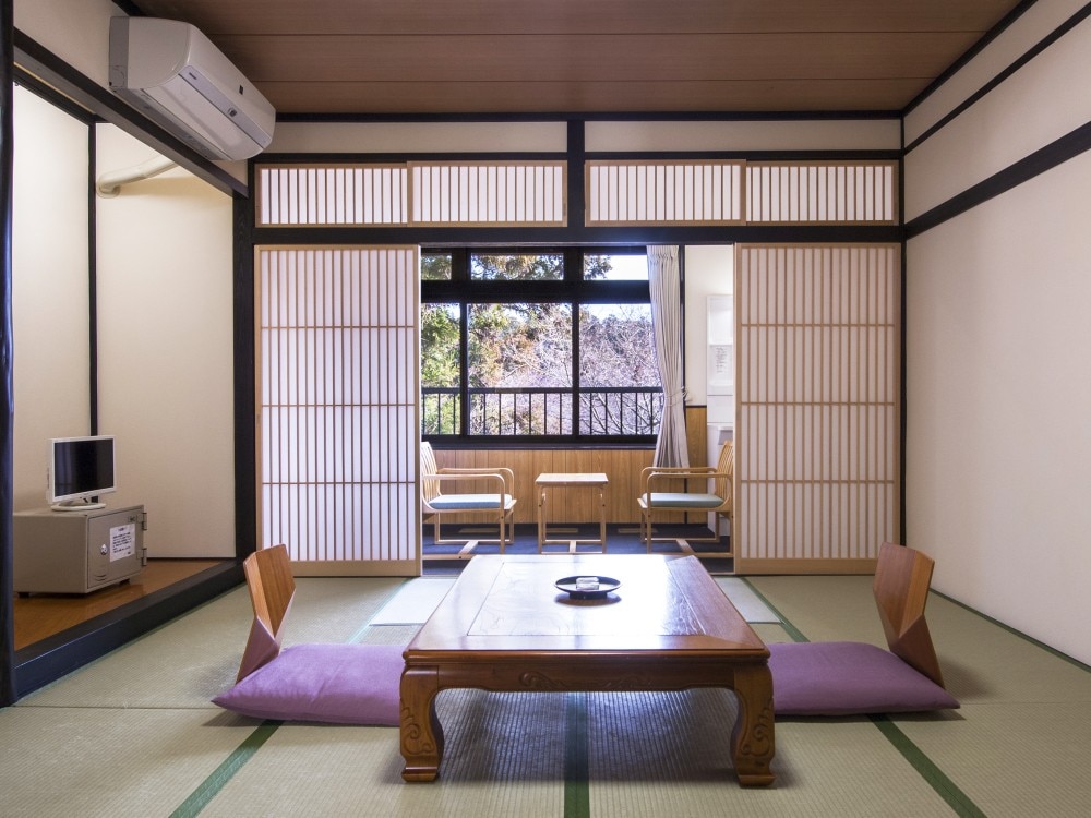 Japanese-style room 10 tatami mats + veranda 4 tatami mats (renovated/non-smoking room)