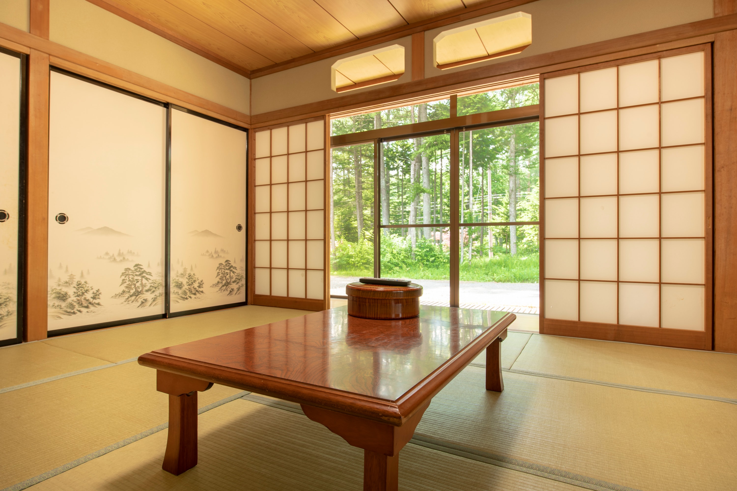 [Non-smoking] Japanese-style room 10 tatami mats 1-5 people (shared bath and toilet)
