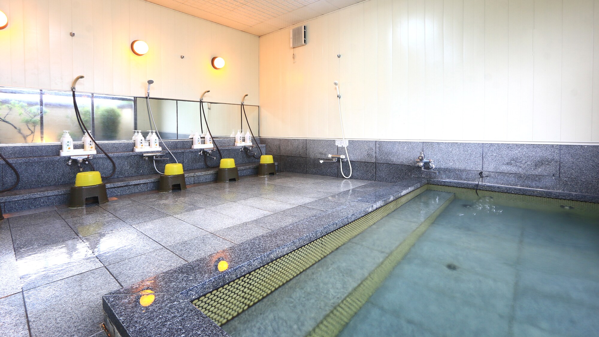 [Bath] Please contact us in advance if you wish to use the morning bath.