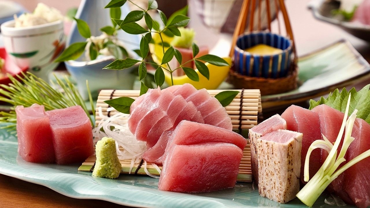 【生まぐろ（一例）】那智勝浦のまぐろは冷凍せずに生のまま水揚げされる「生まぐろ」が名物です。
