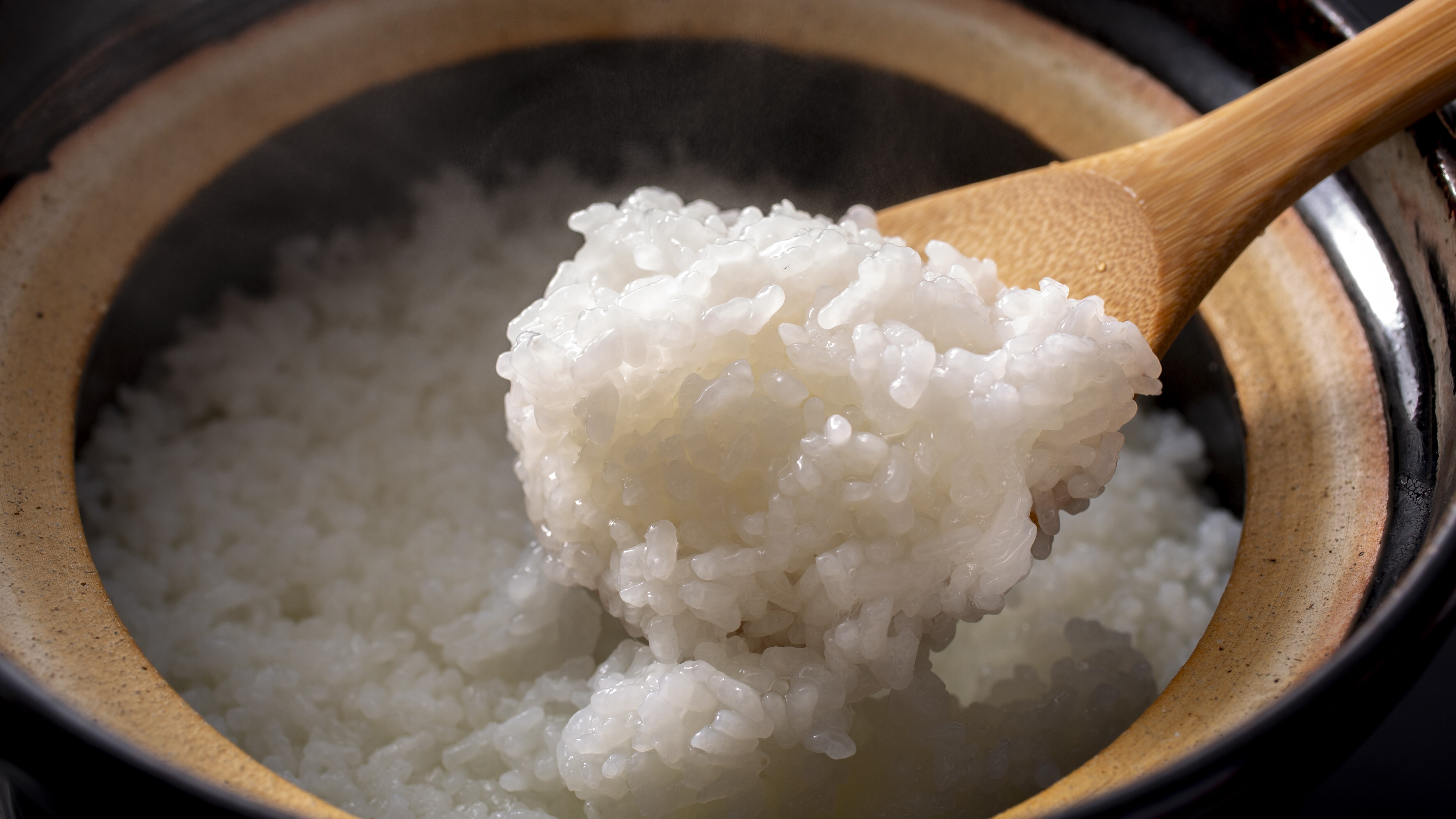 [Koshihikari] The main ingredient of Daikichi's breakfast is rice. He savors the taste of his homemade Koshihikari rice, with its firm, sweet grains!