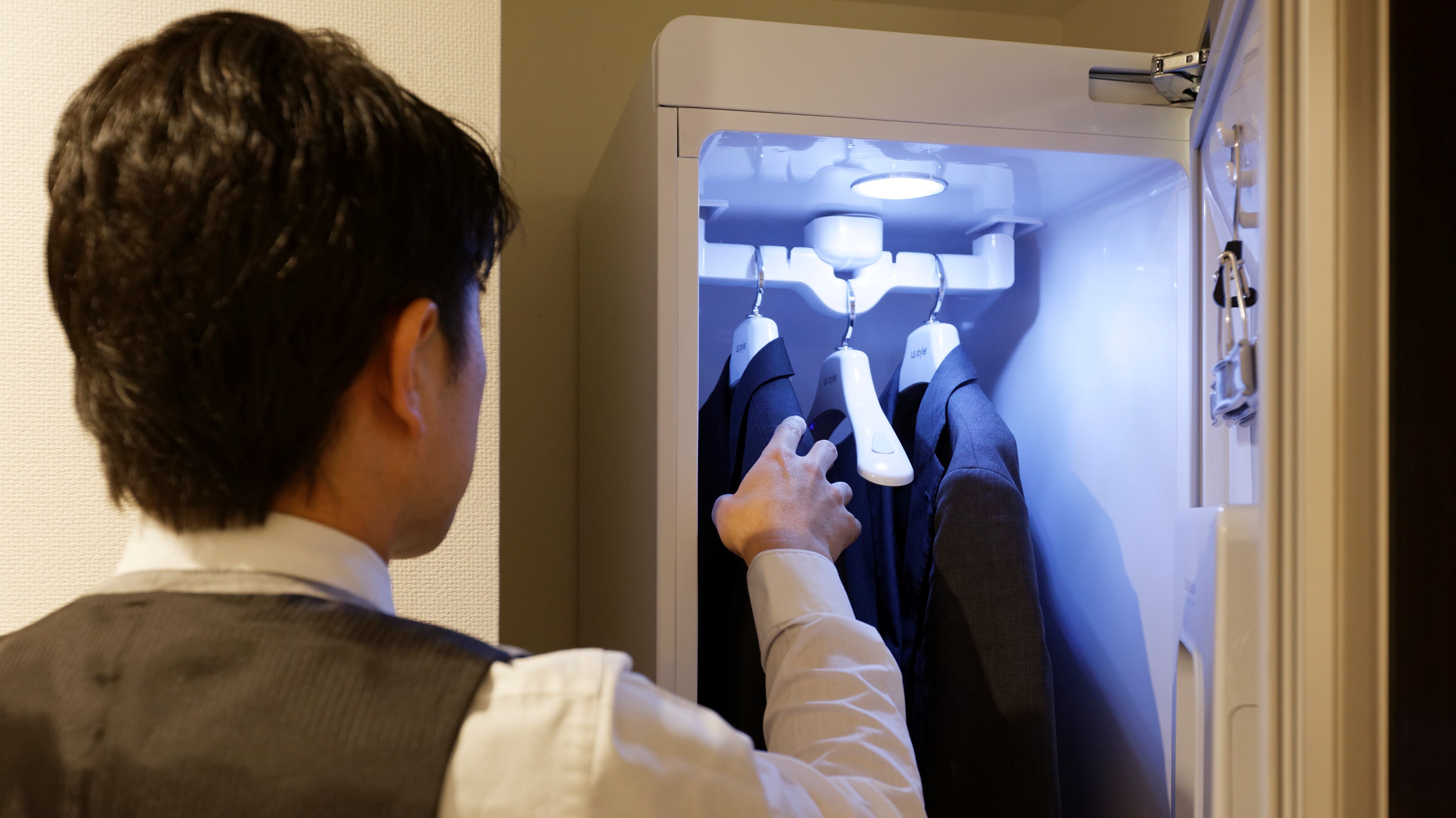 Installed "LG styler" to refresh clothes (Forza King Thirty Nine Twin)