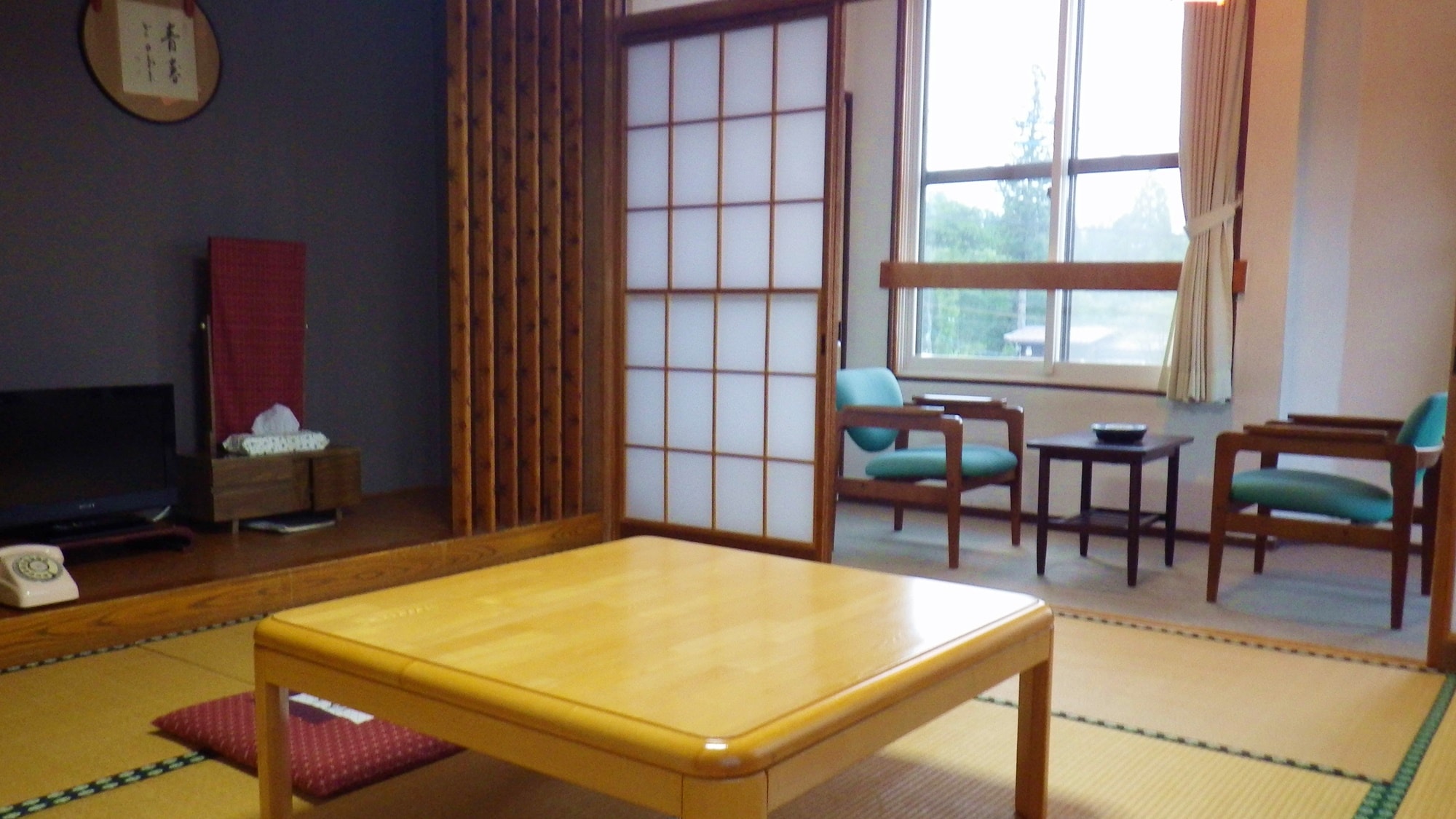 * [Japanese-style room 8 tatami mats + wide rim 4 tatami mats] Morning and evening room meal ♪ Eat plenty and relax slowly ♪