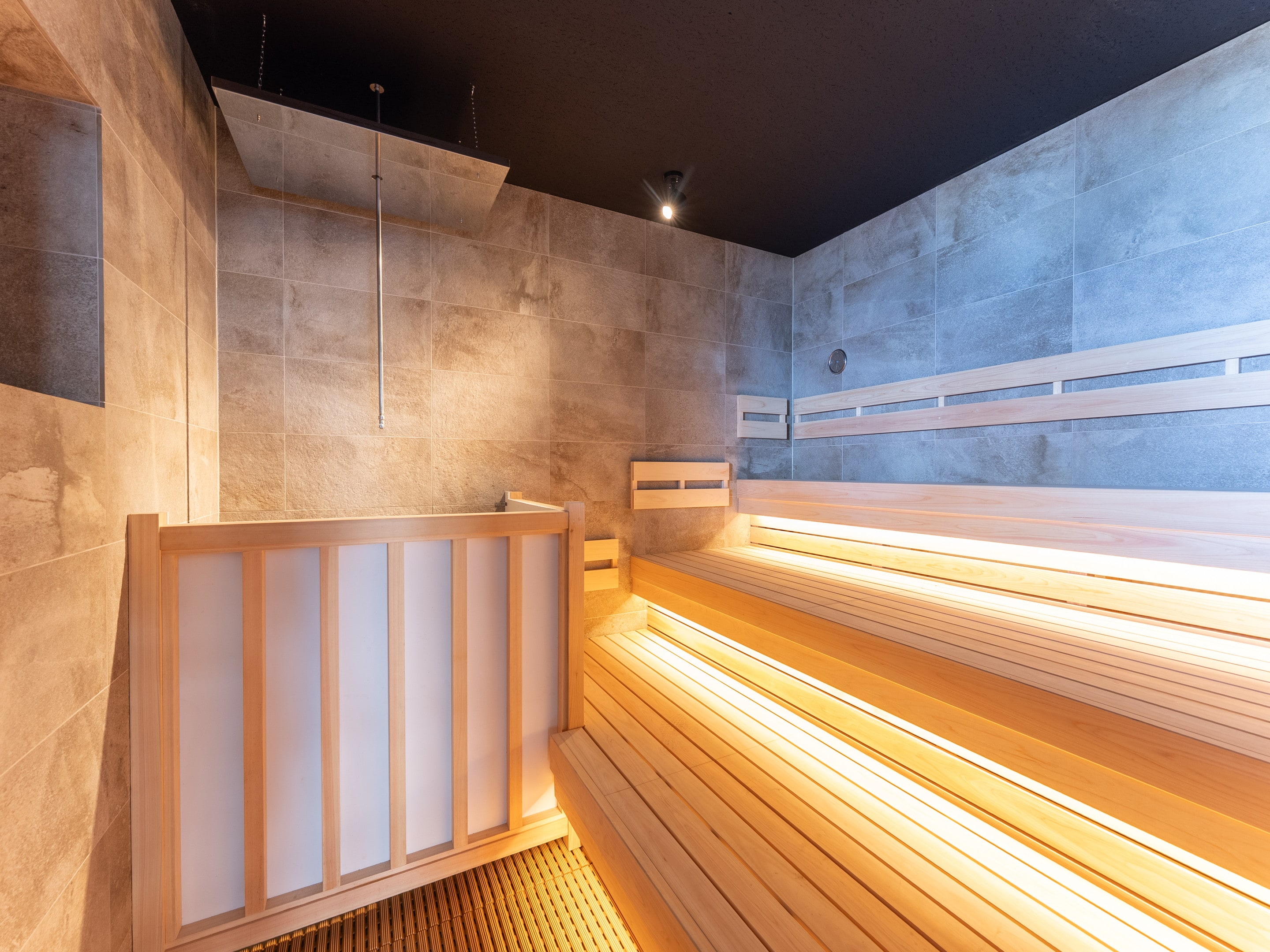 [Sauna] Tận hưởng phòng xông hơi mới nhất được trang bị TV và hệ thống sưởi ấm tự động cứ sau 15 phút.