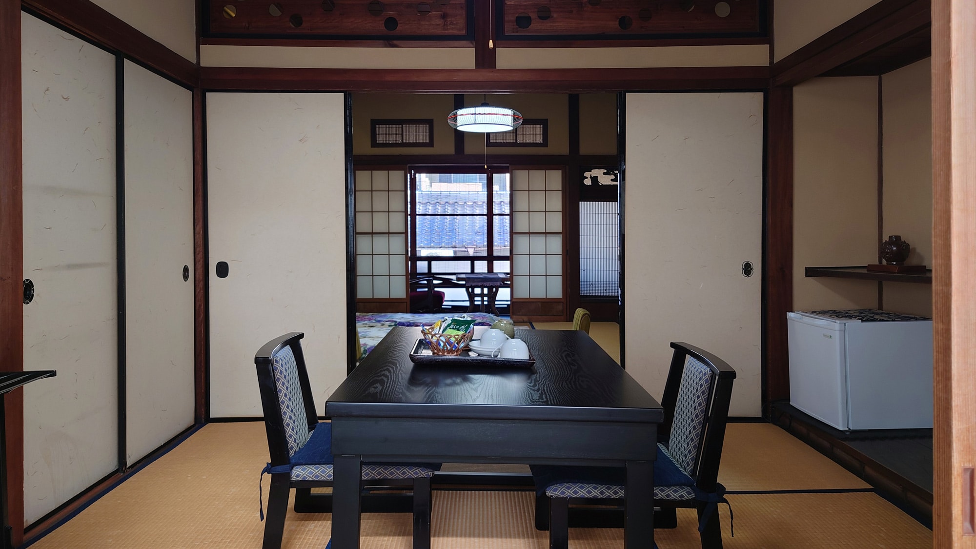 [Upper Japanese-style room with waiting room (12.5 tatami mats, non-smoking, 2nd floor, with key)] Chairs and table are also available