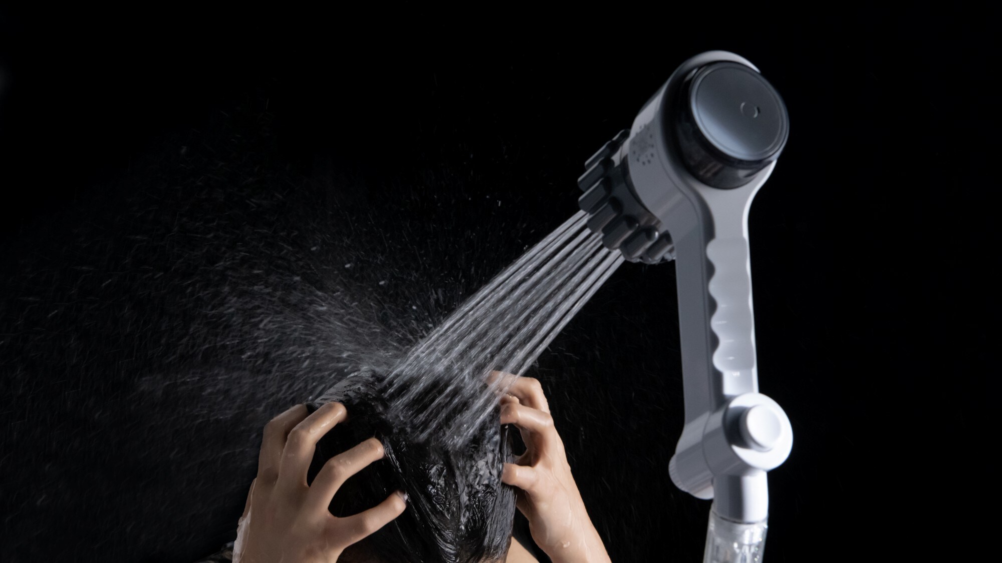 Kepala pancuran di kamar tamu dilengkapi dengan "Miracle". All-in-one premium dengan perangkat wajah mandi