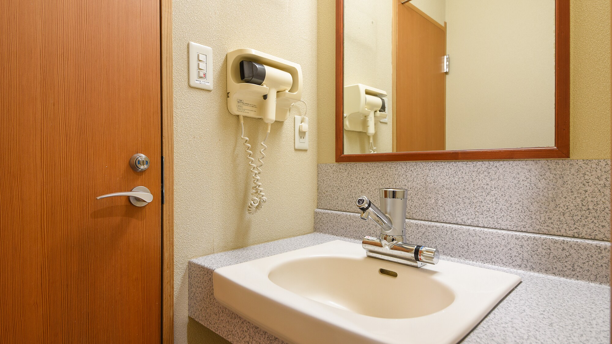 * [Japanese-style room 10 tatami mats] Washbasin