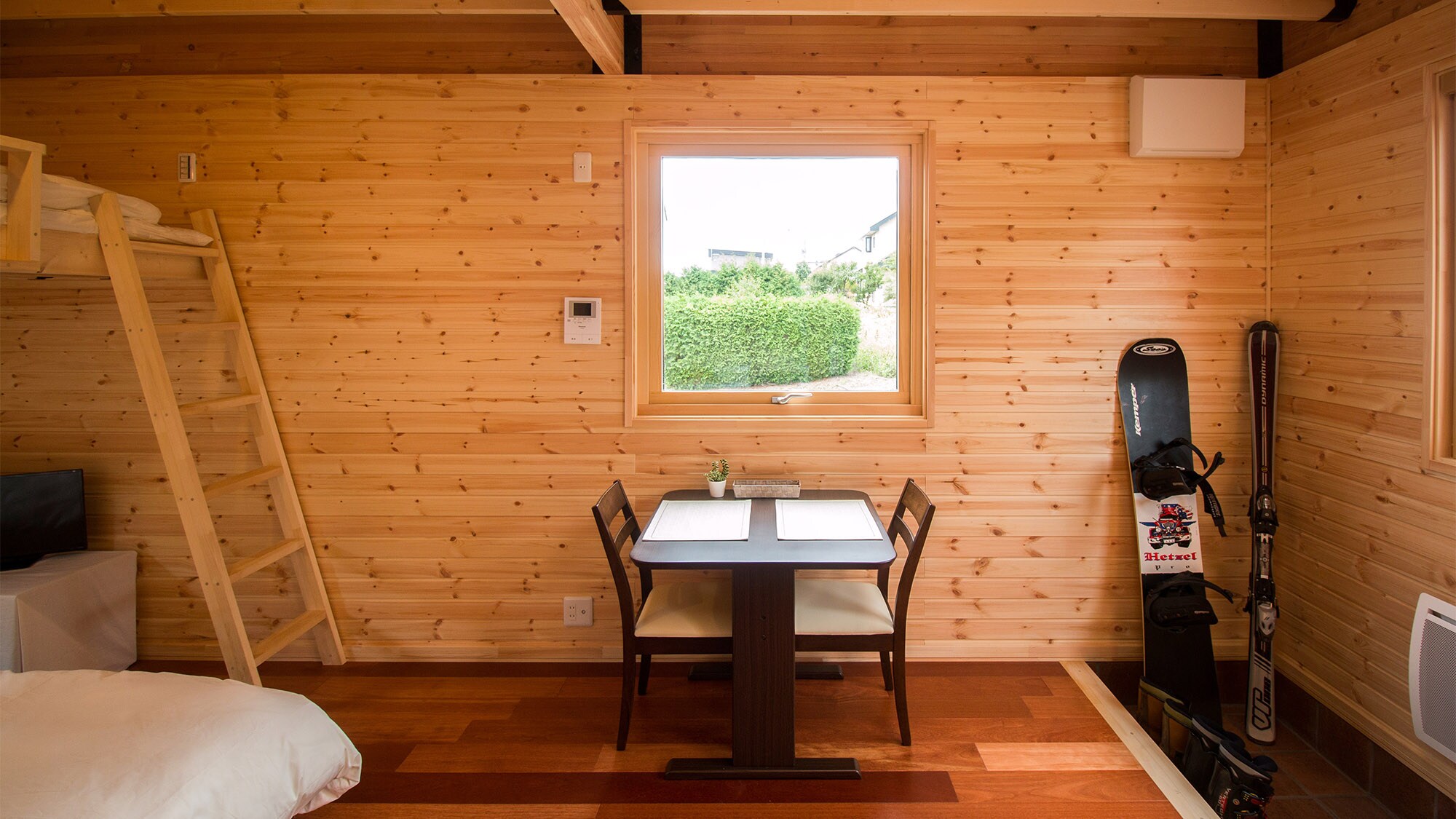 ・<Example of guest room (semi-double and loft)> The interior of the guest room is made of natural wood.