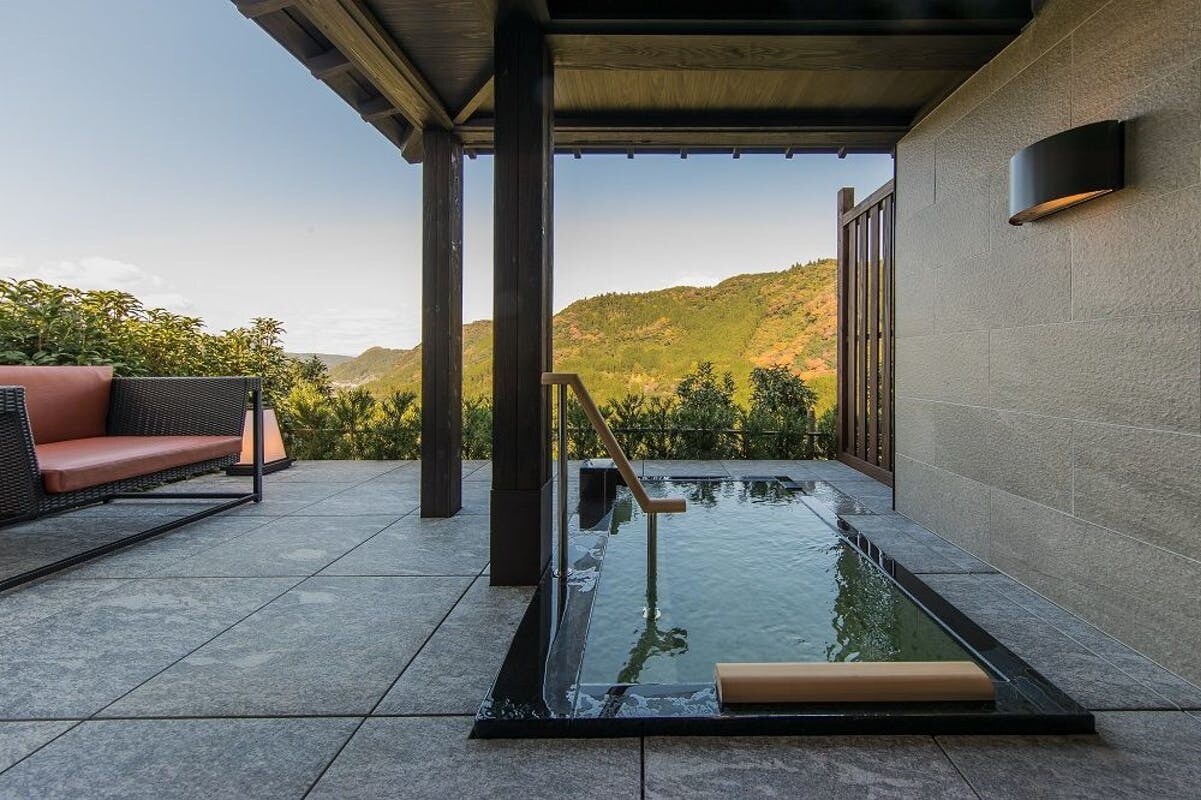 [Onsen open-air bath with remote Japanese and Western rooms] (Ryukyo Suite) [No smoking]